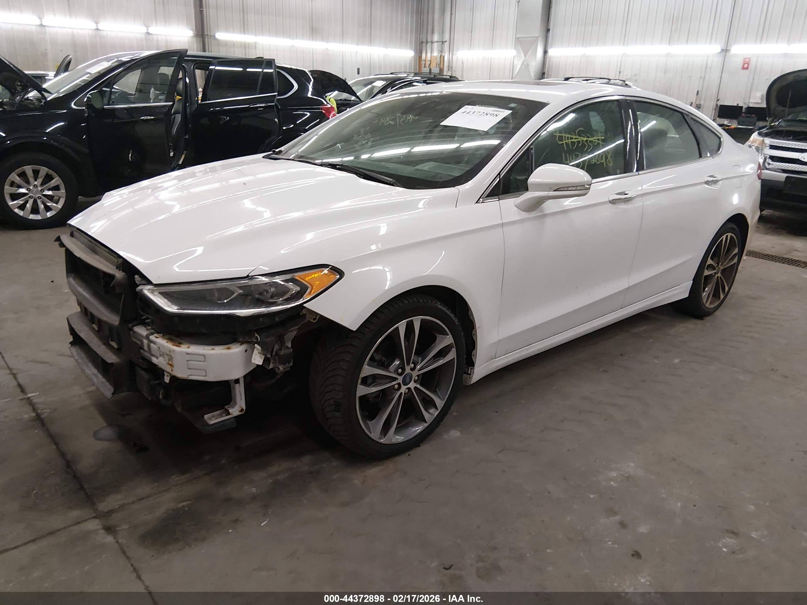 FORD FUSION image 2