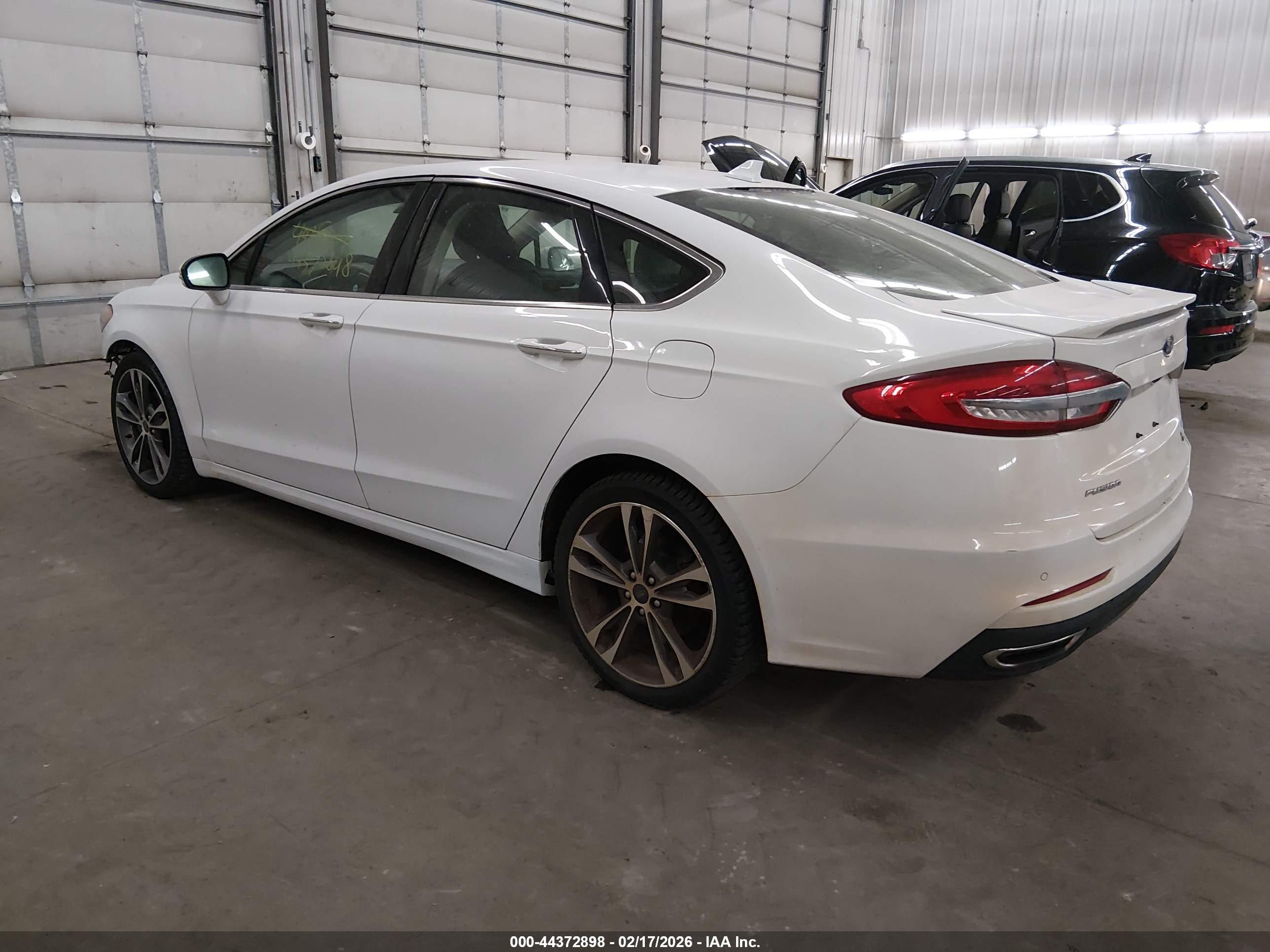 FORD FUSION image 3