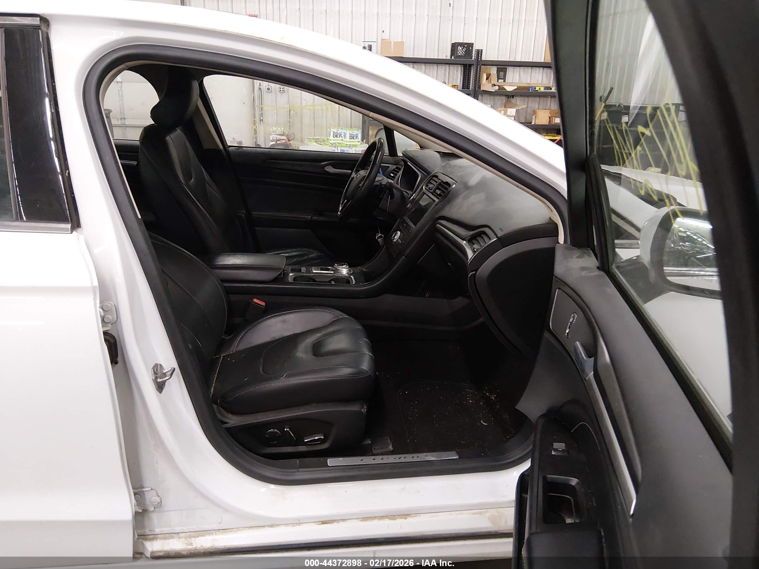 FORD FUSION image 5
