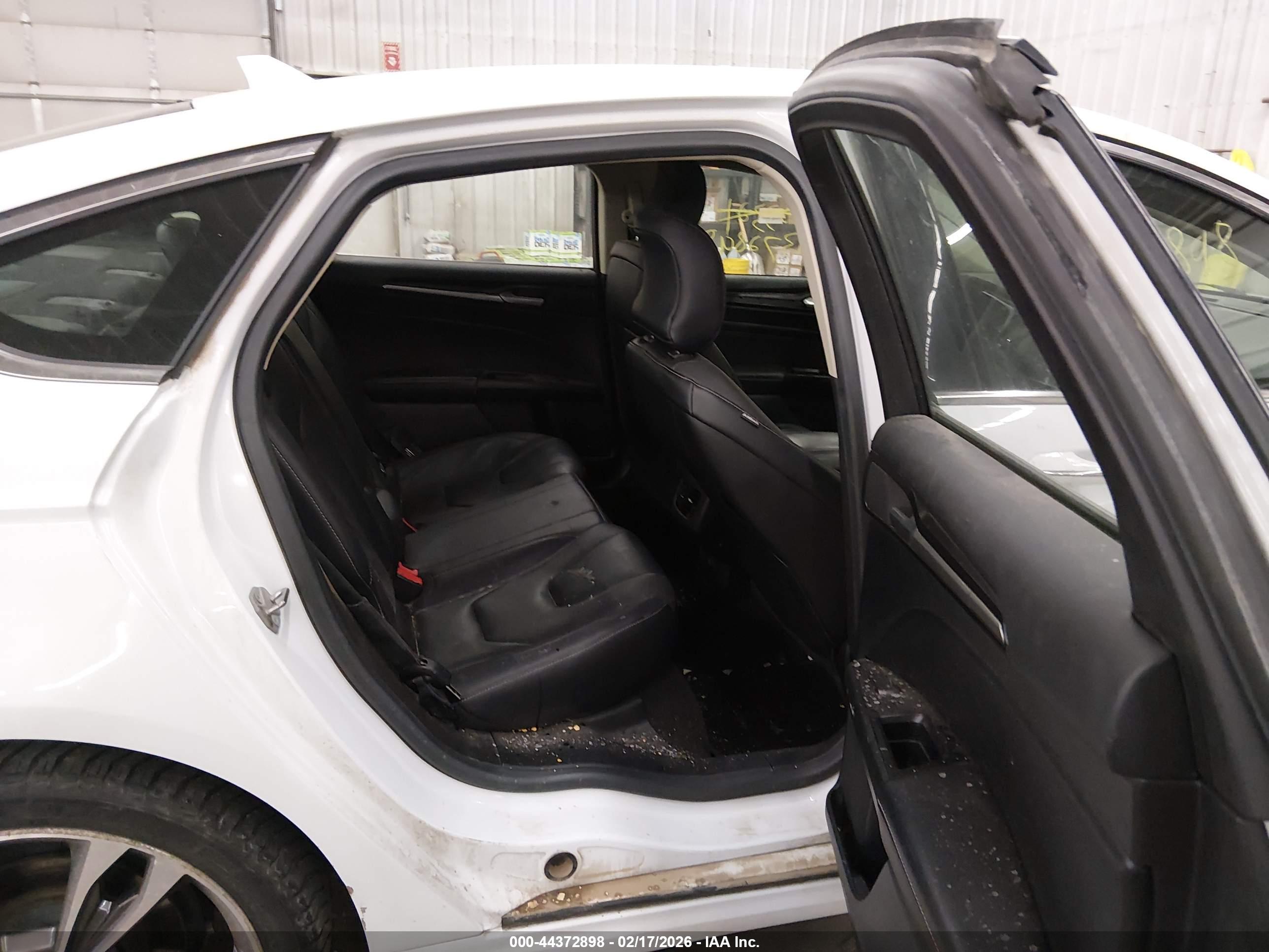 FORD FUSION image 8