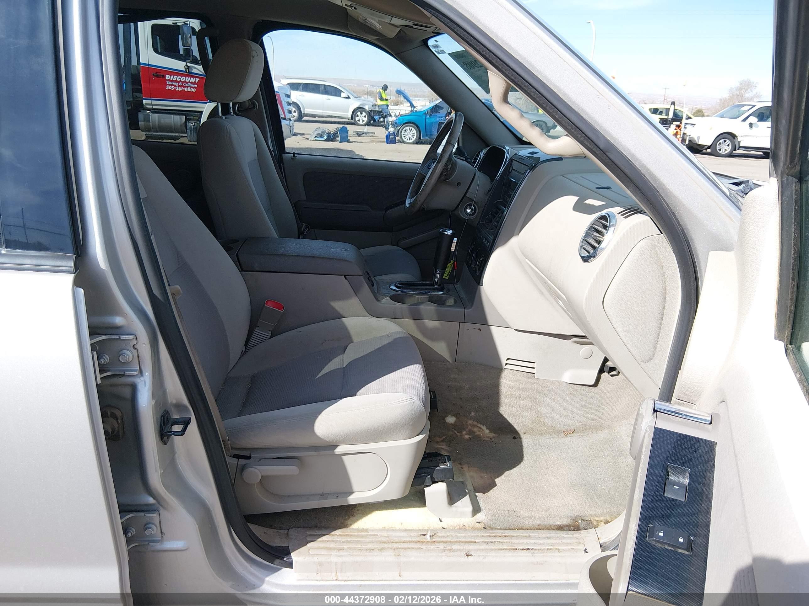 FORD EXPLORER image 5