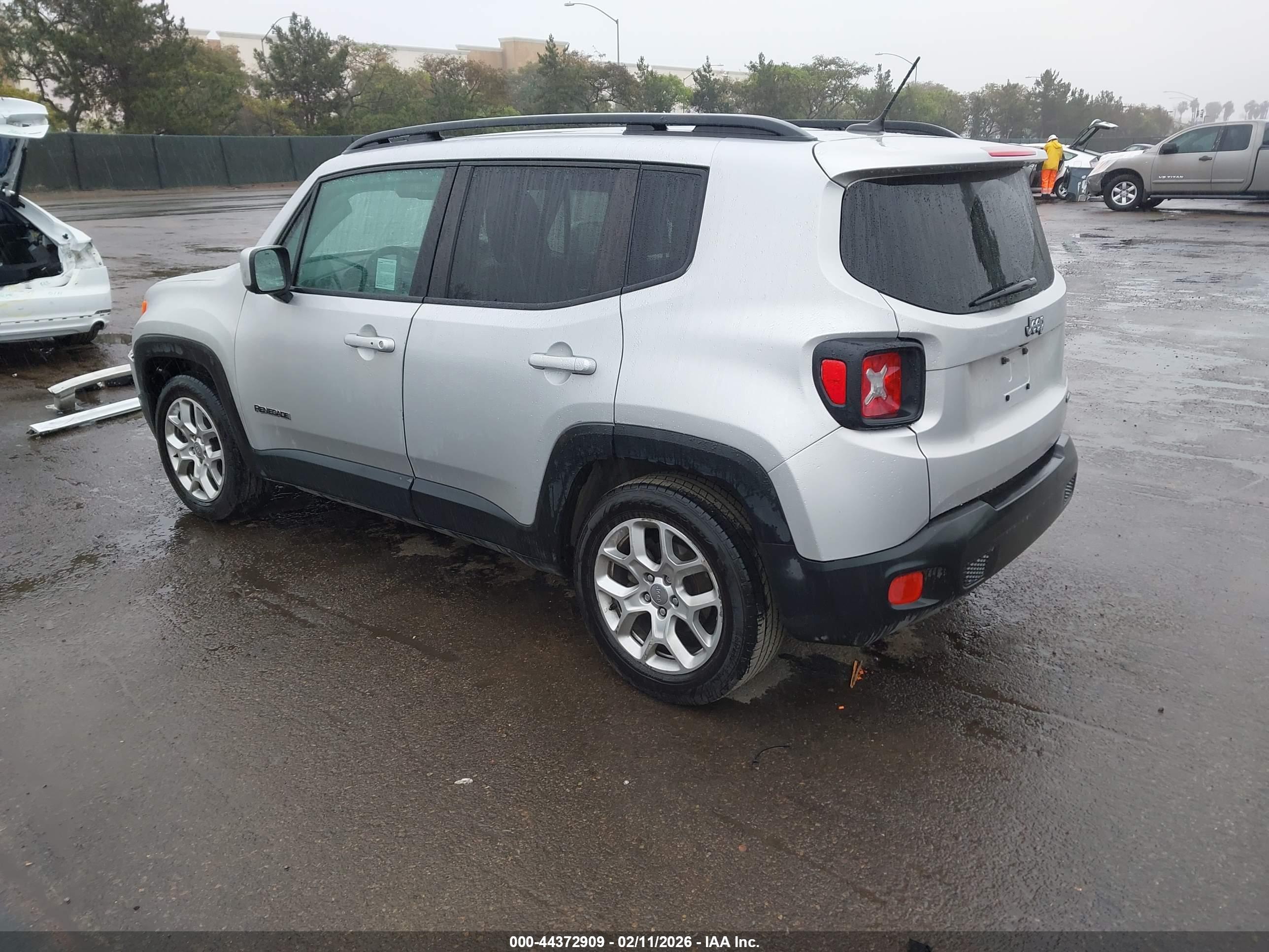 JEEP RENEGADE image 3