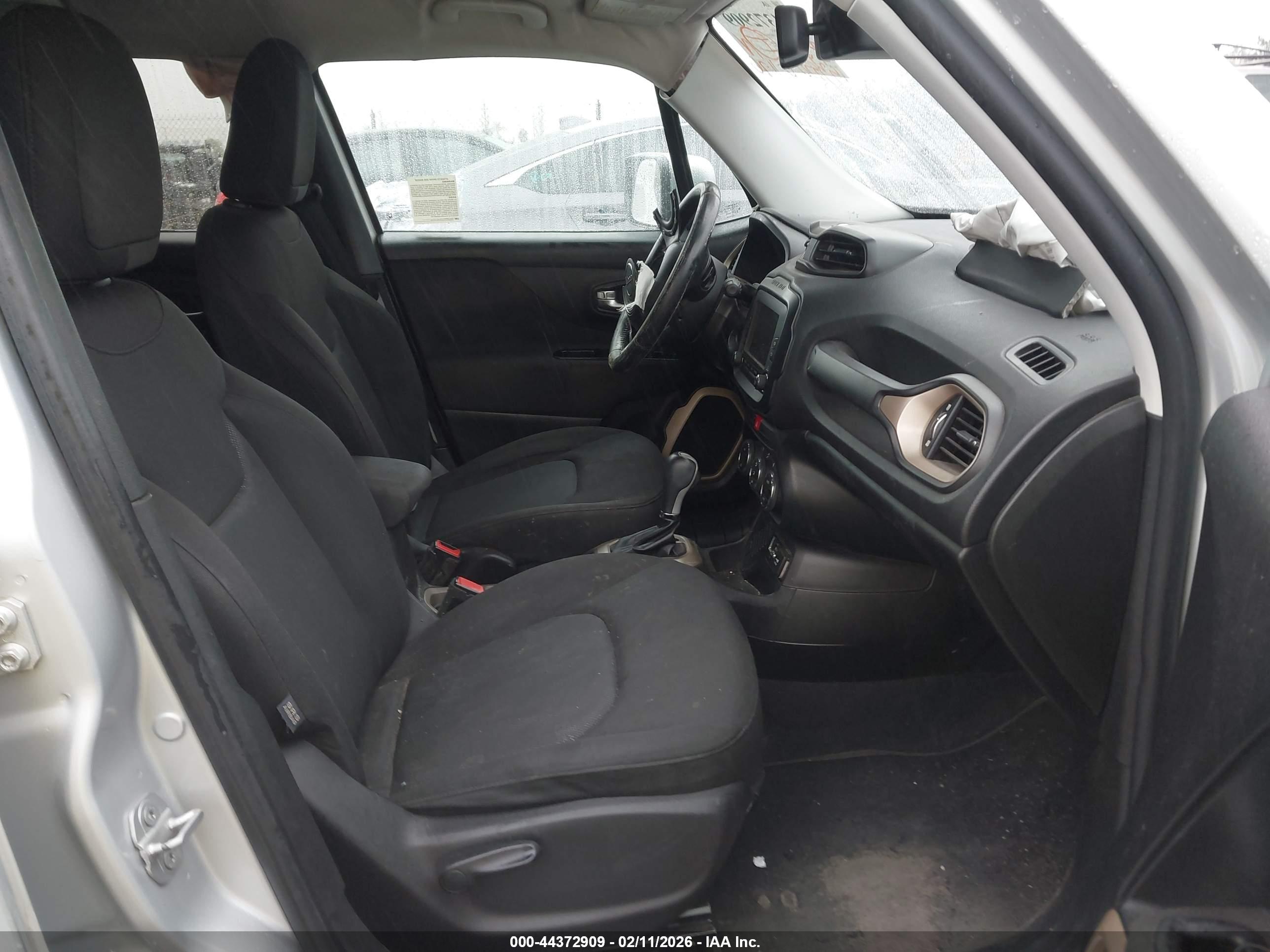 JEEP RENEGADE image 5