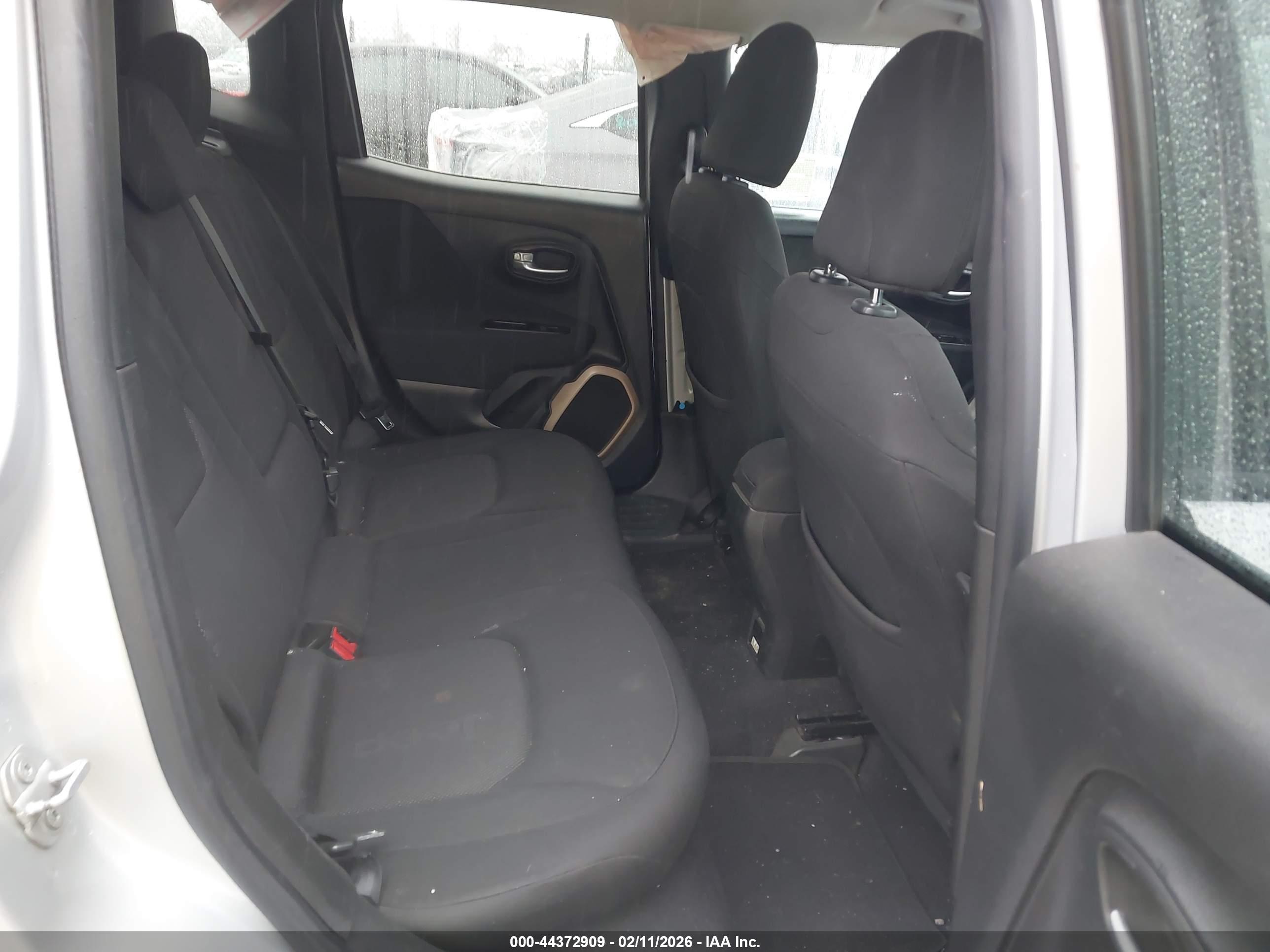 JEEP RENEGADE image 8