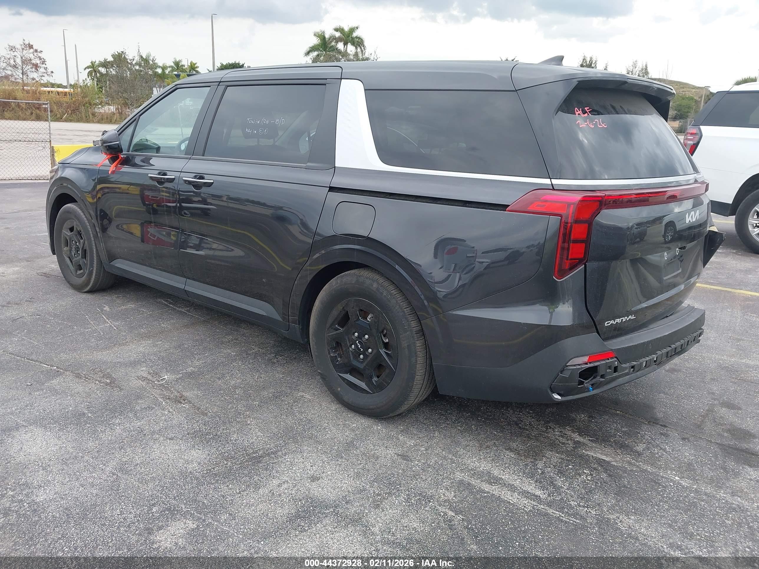 KIA CARNIVAL image 3