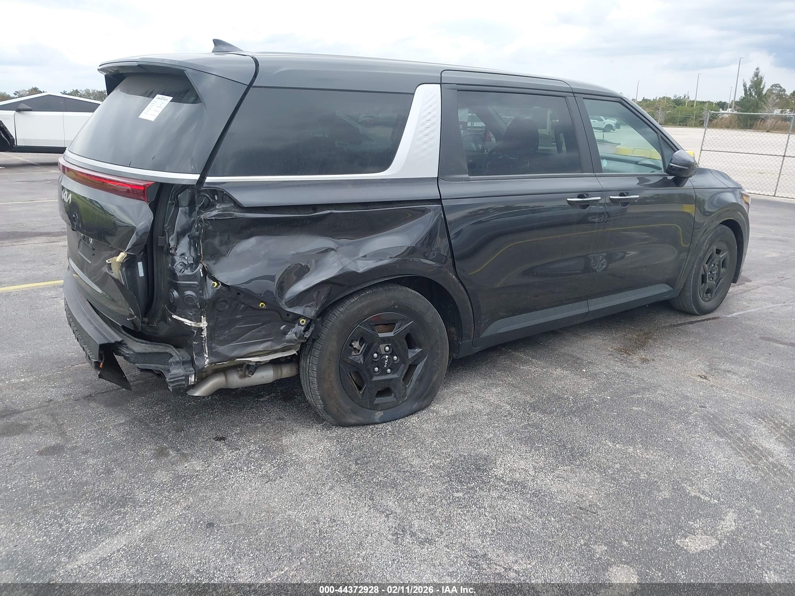 KIA CARNIVAL image 4