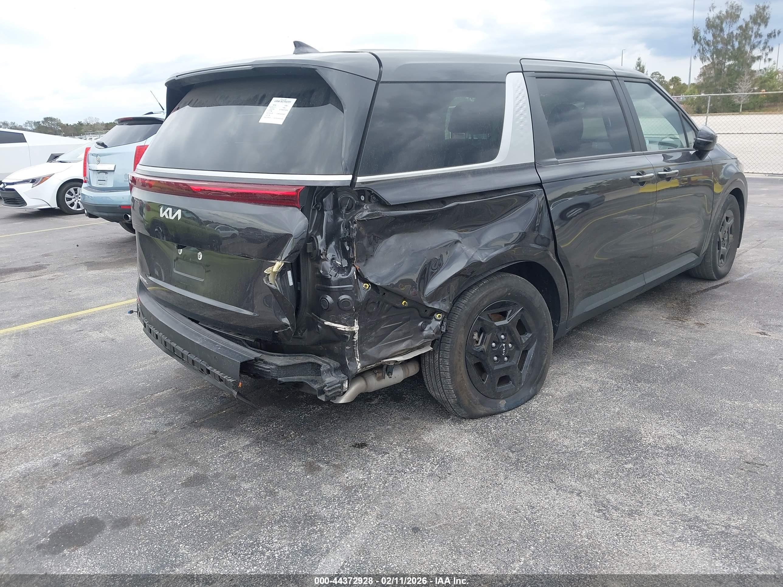 KIA CARNIVAL image 6