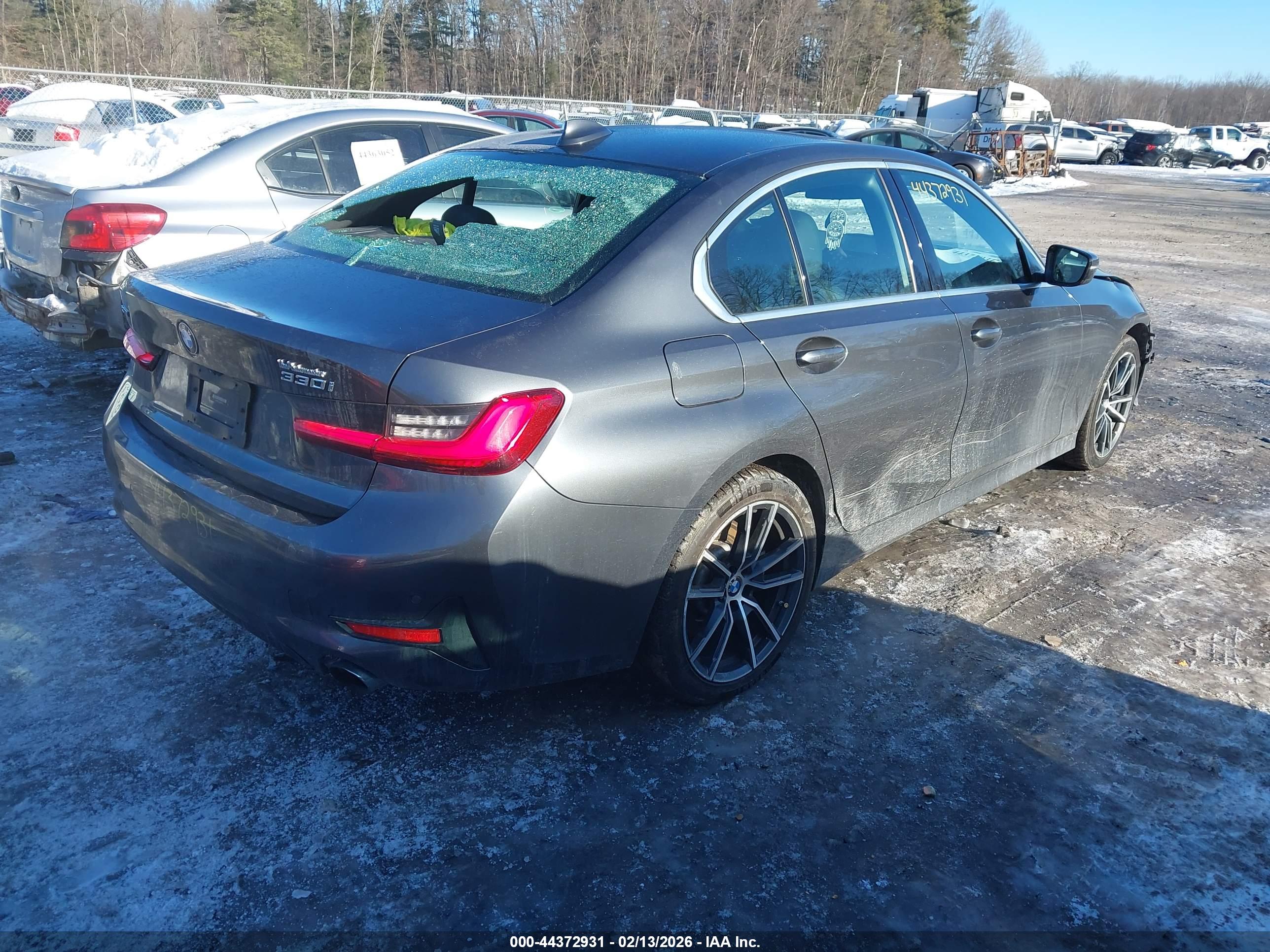 BMW 330I image 4