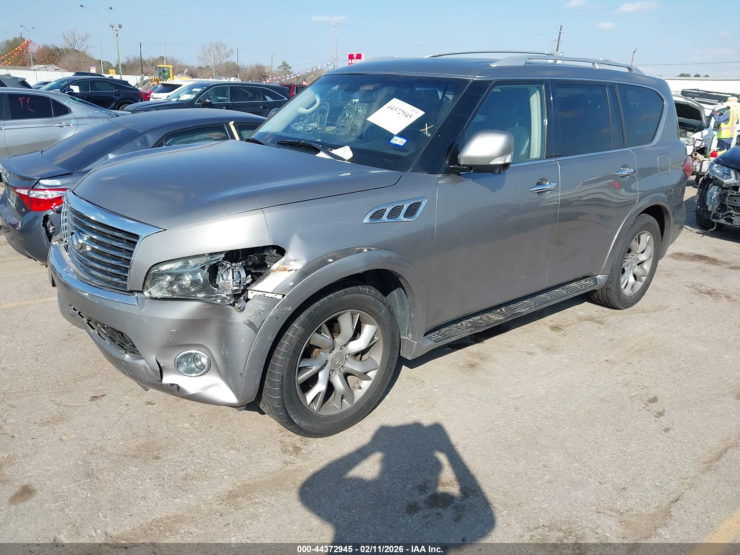 INFINITI QX56 image 2