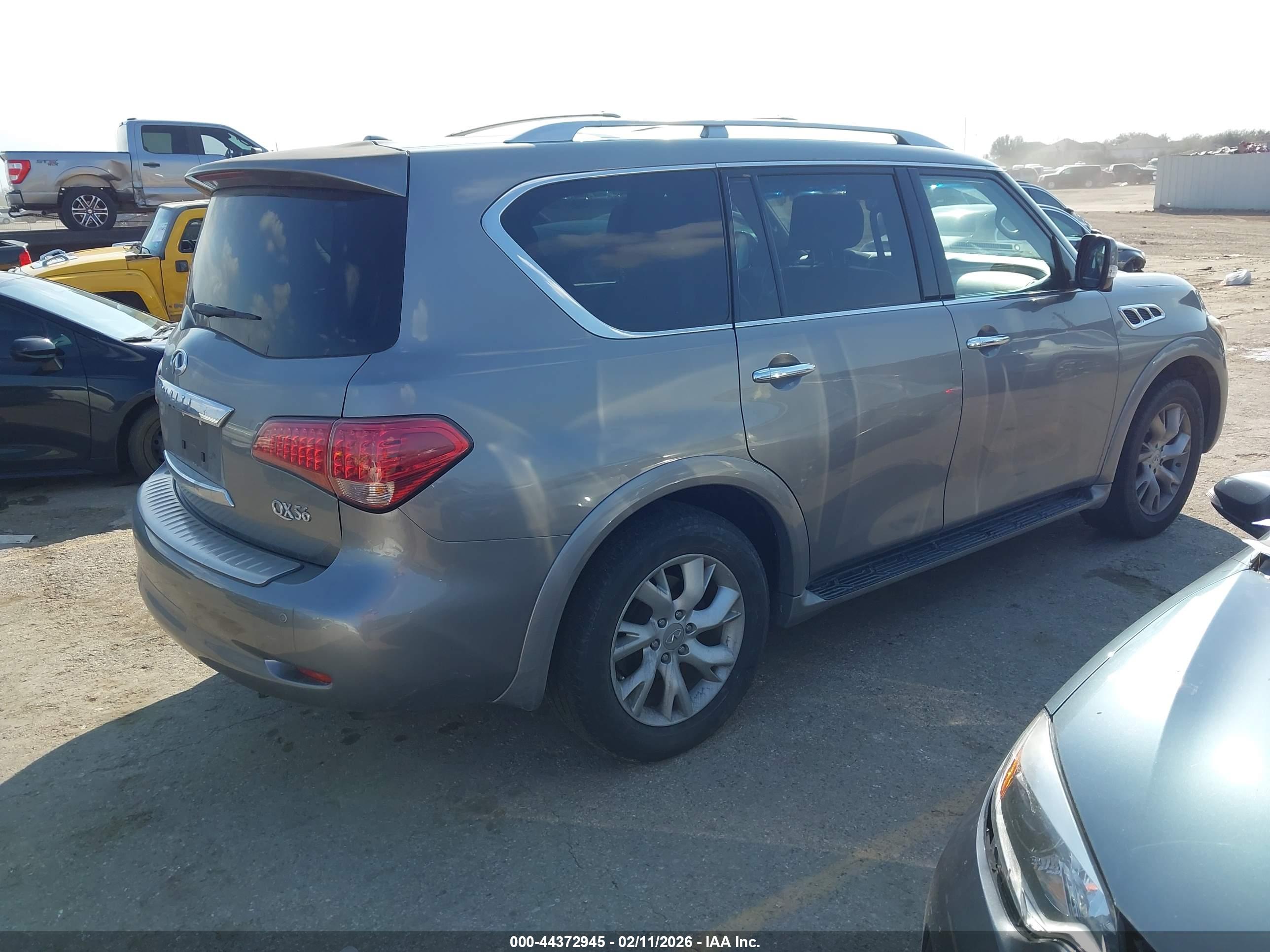 INFINITI QX56 image 4