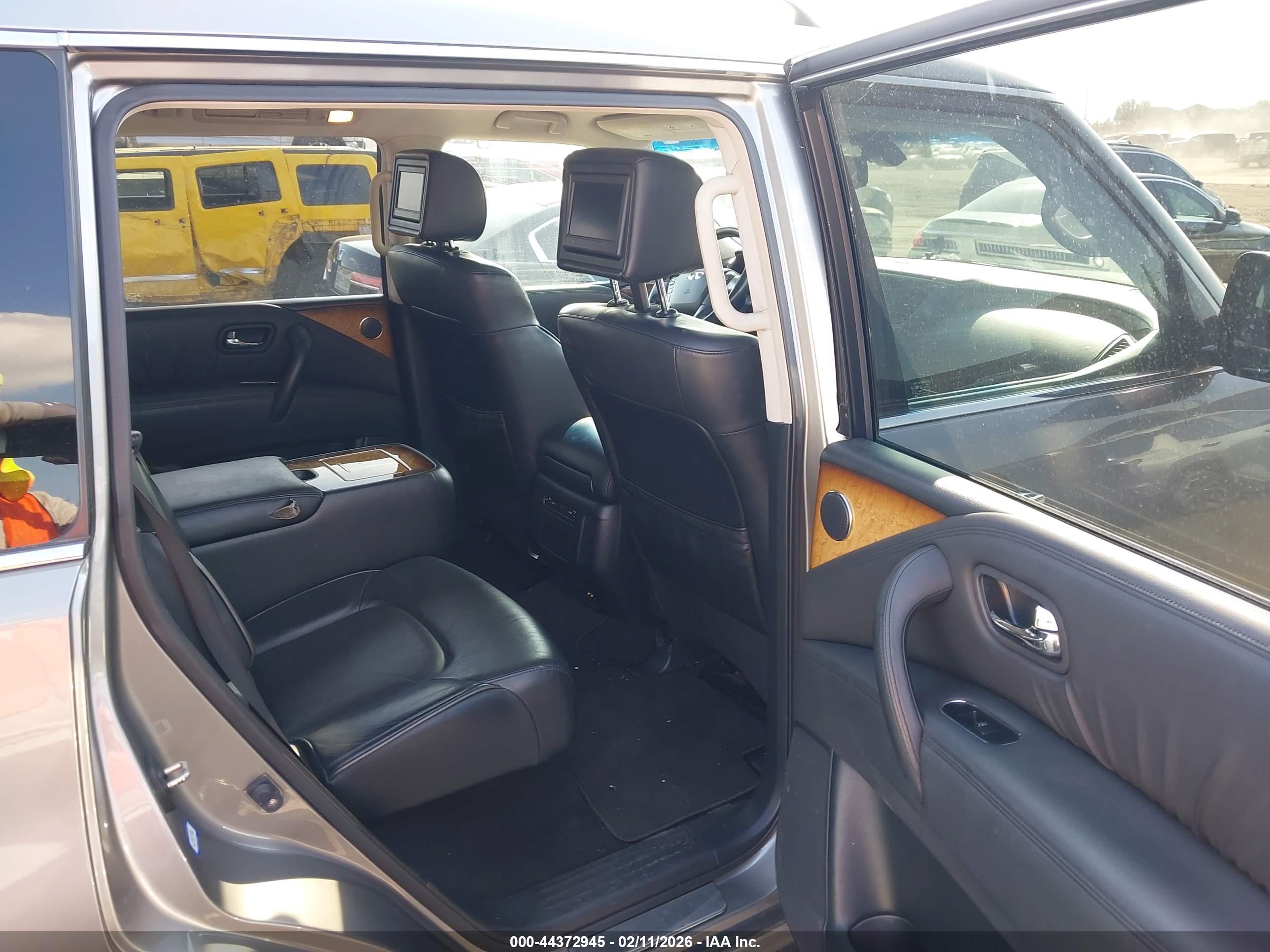 INFINITI QX56 image 8