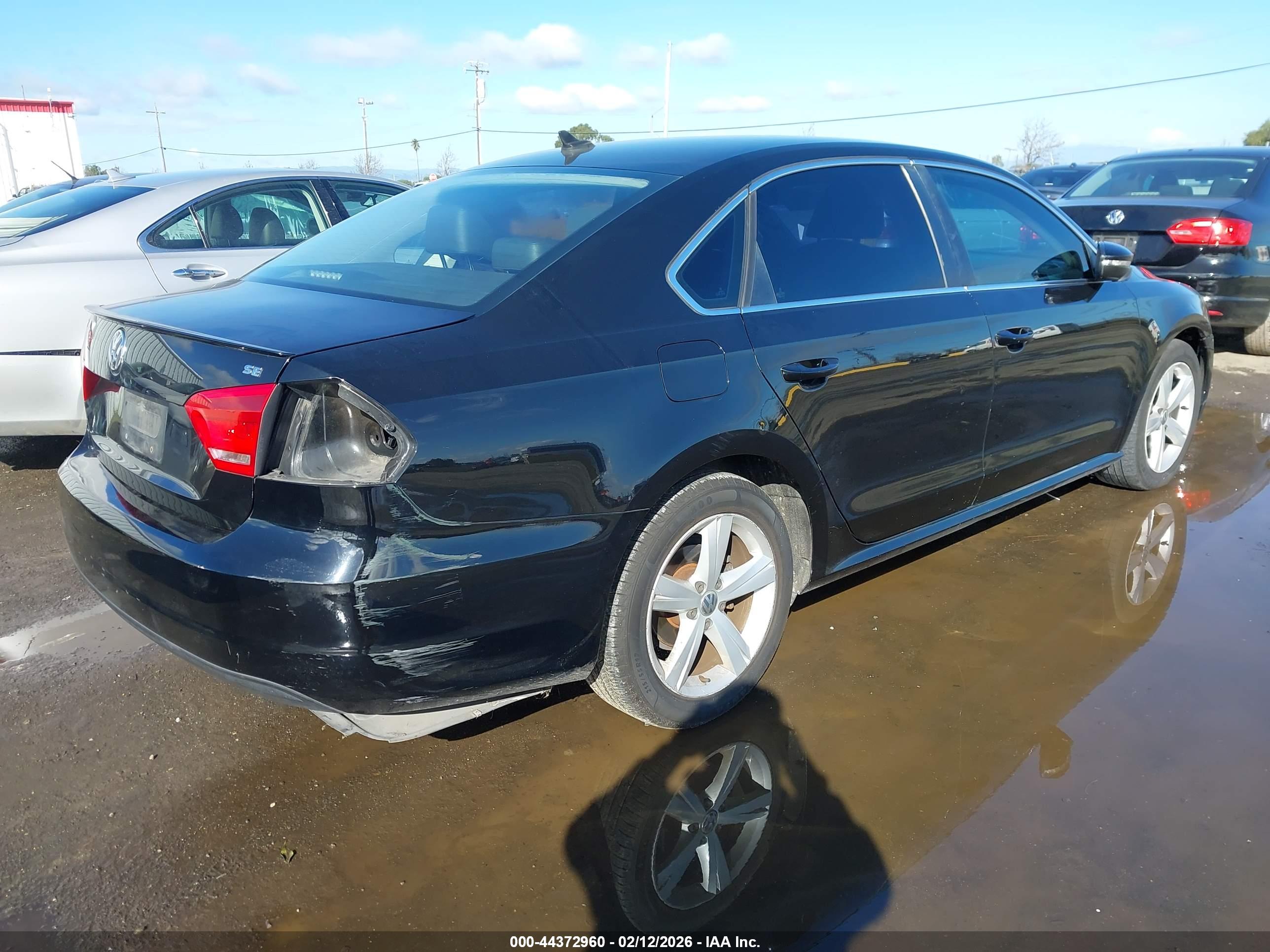 VOLKSWAGEN PASSAT image 4