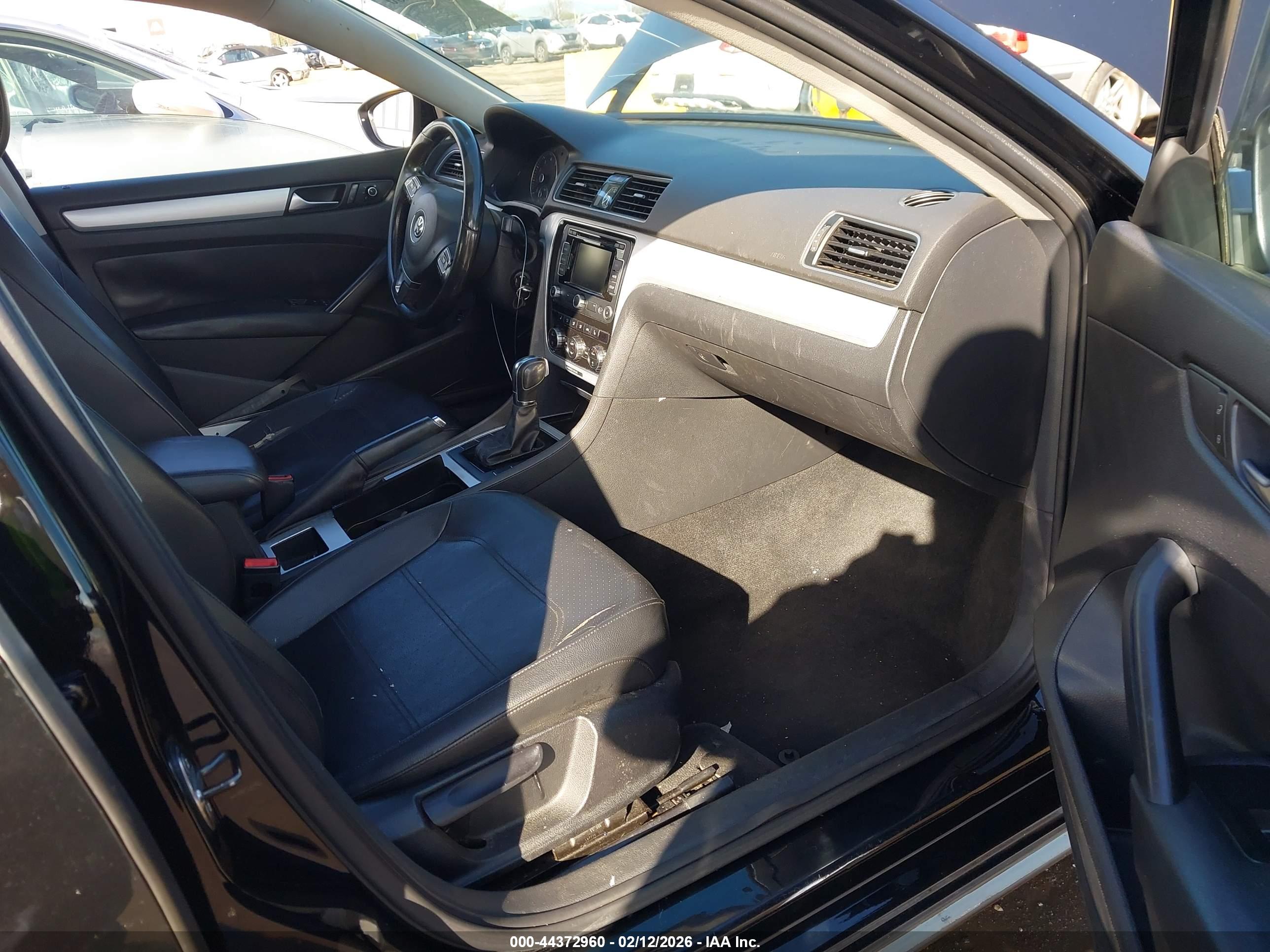 VOLKSWAGEN PASSAT image 5