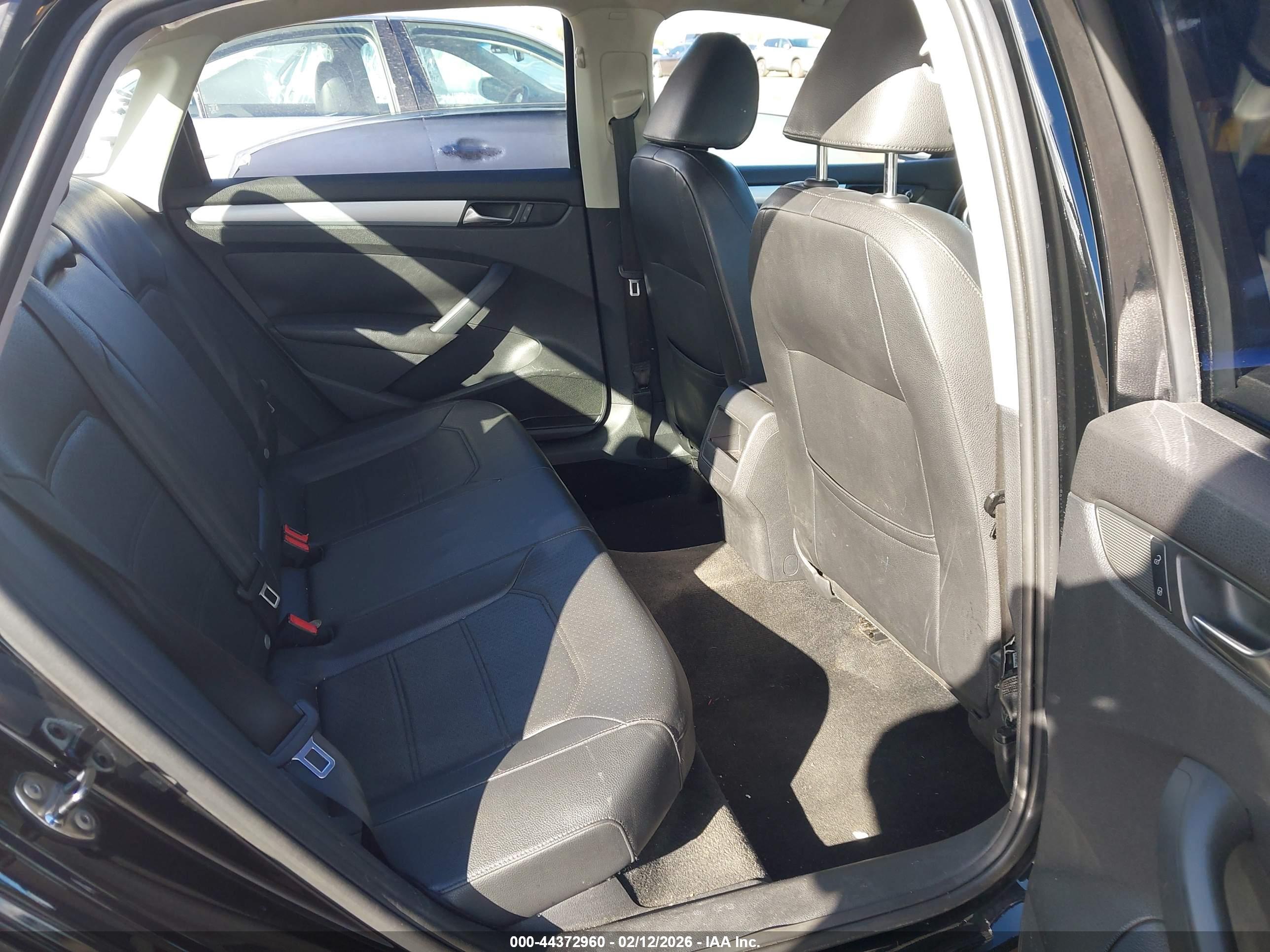 VOLKSWAGEN PASSAT image 8