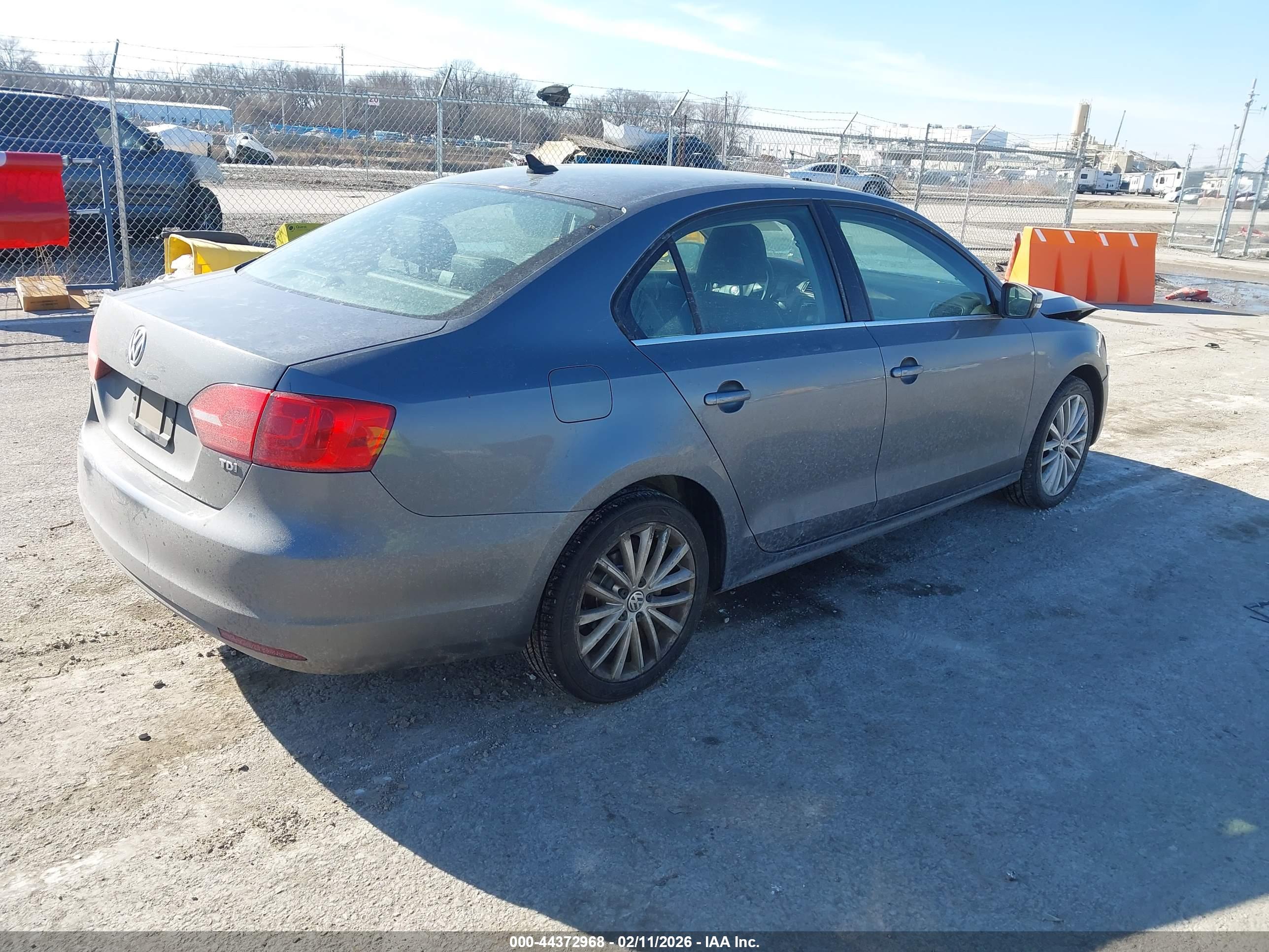 VOLKSWAGEN JETTA image 4