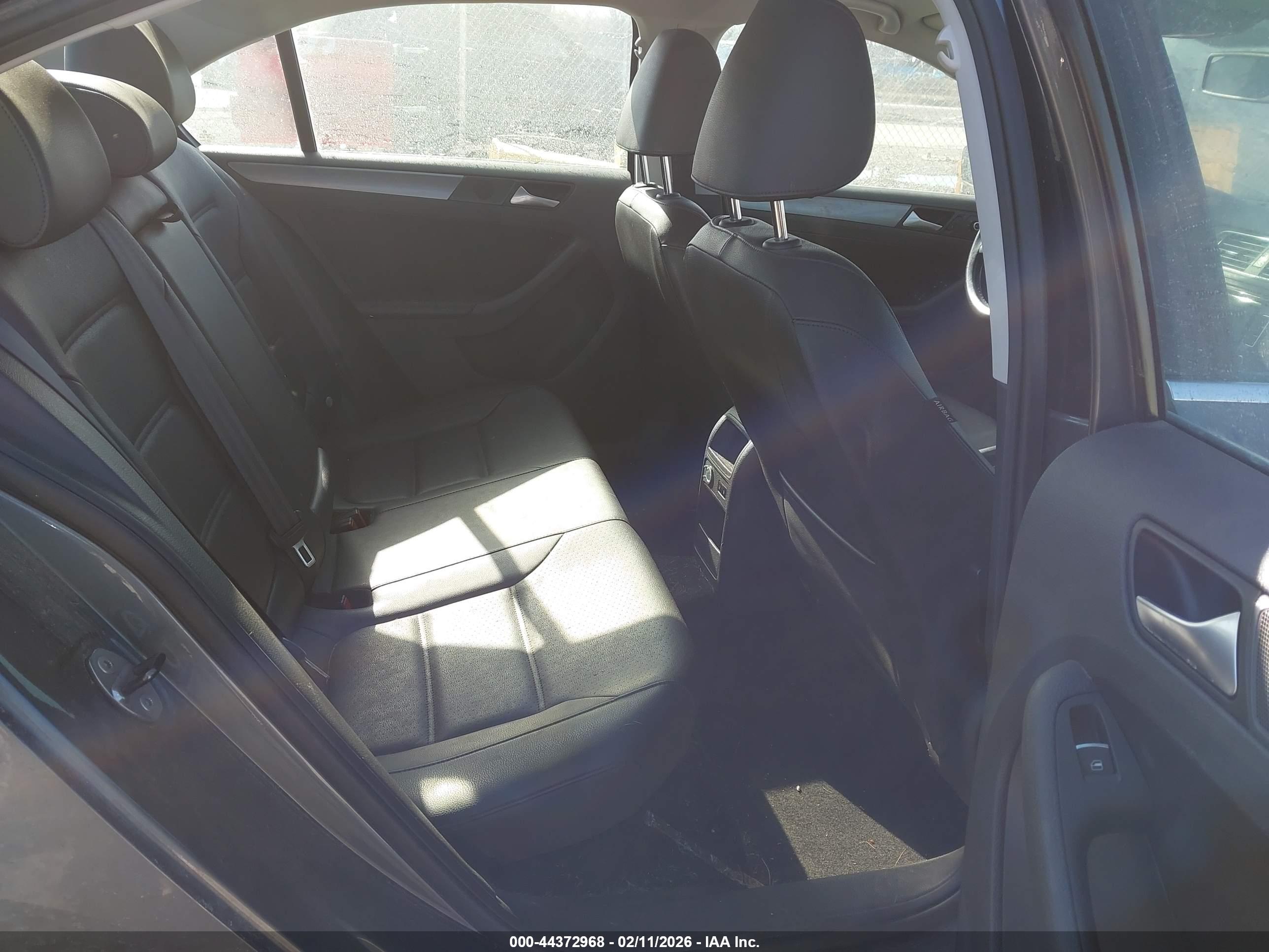 VOLKSWAGEN JETTA image 8
