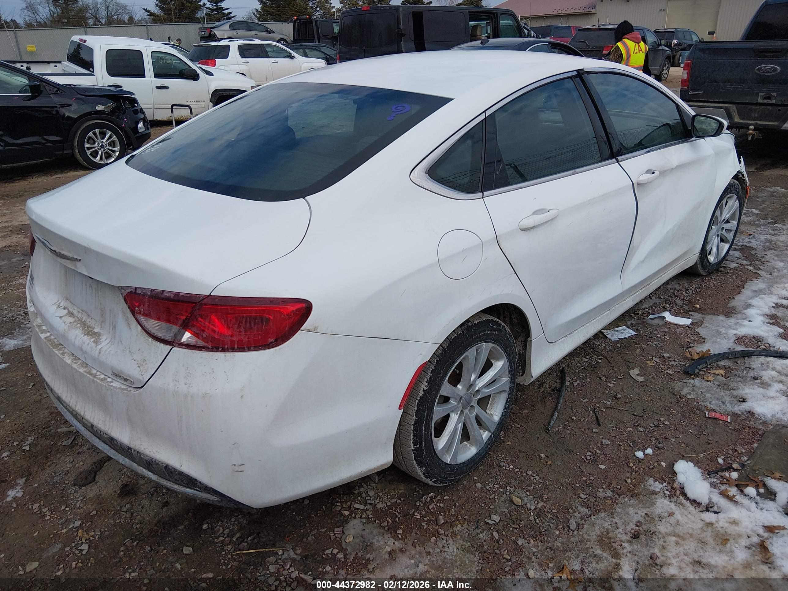 CHRYSLER 200 image 4