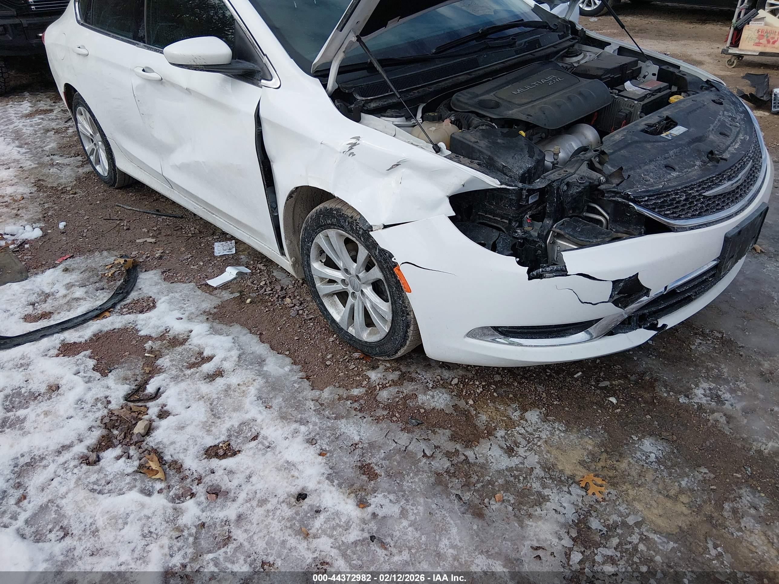 CHRYSLER 200 image 6