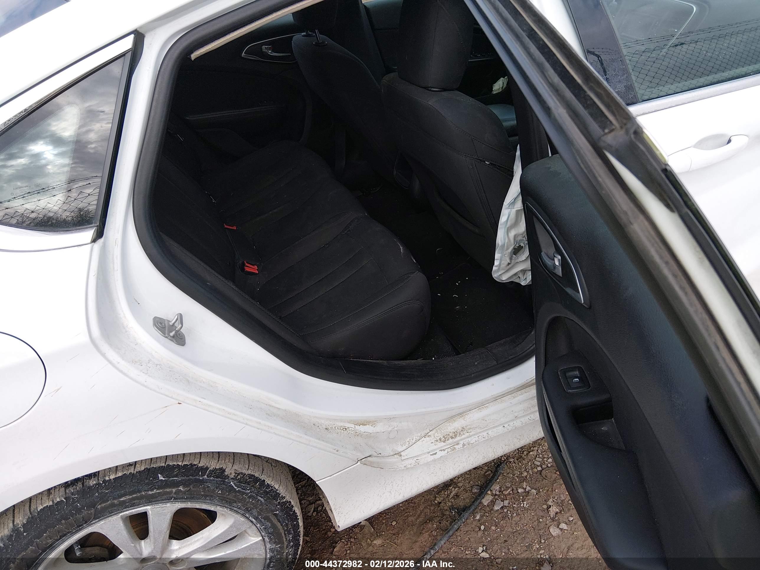 CHRYSLER 200 image 8