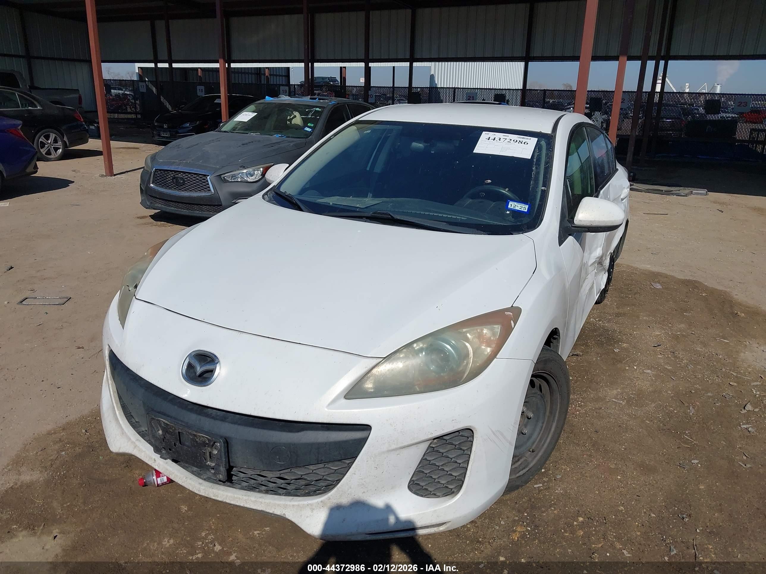 MAZDA MAZDA3 image 2