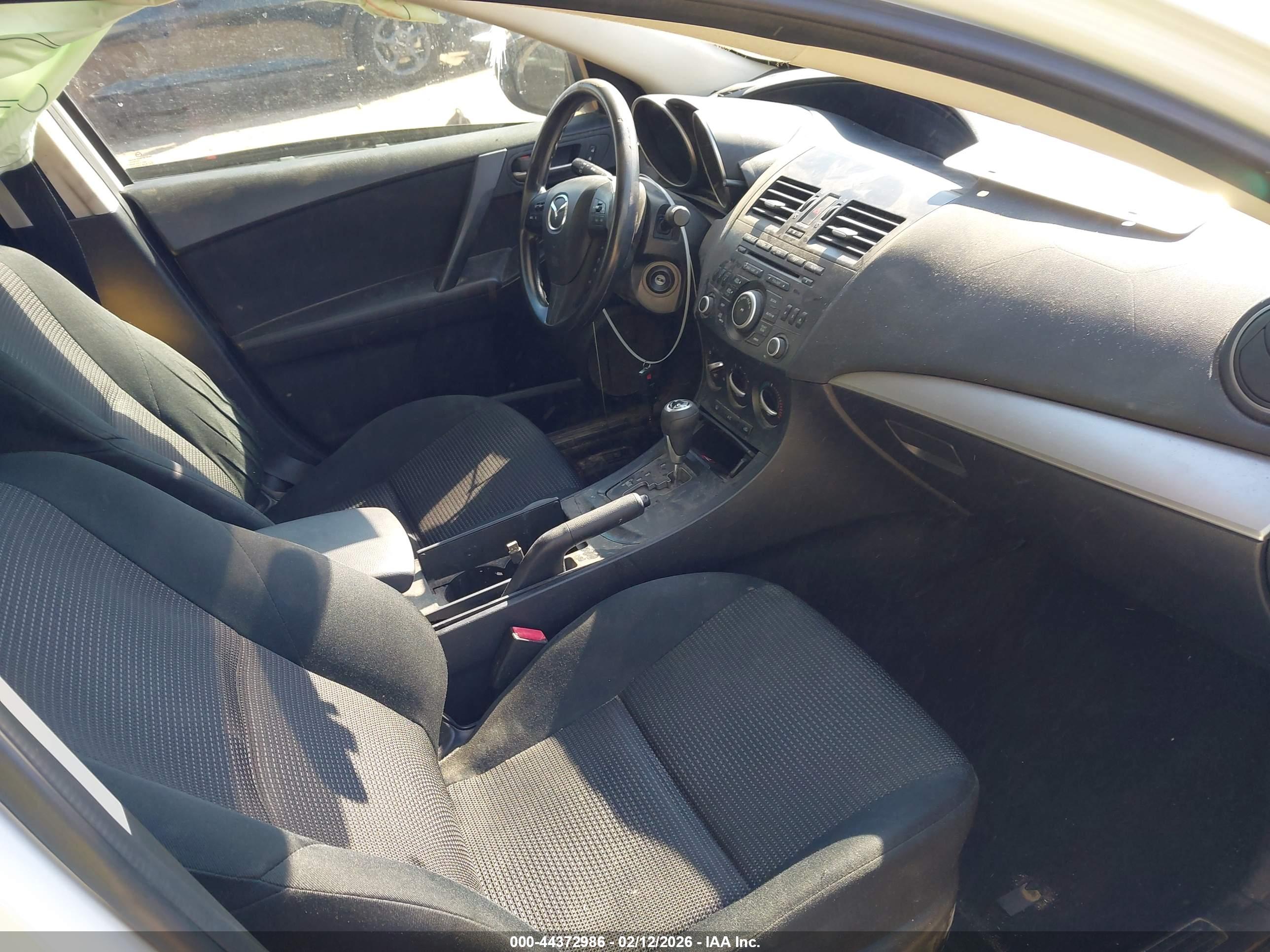 MAZDA MAZDA3 image 5
