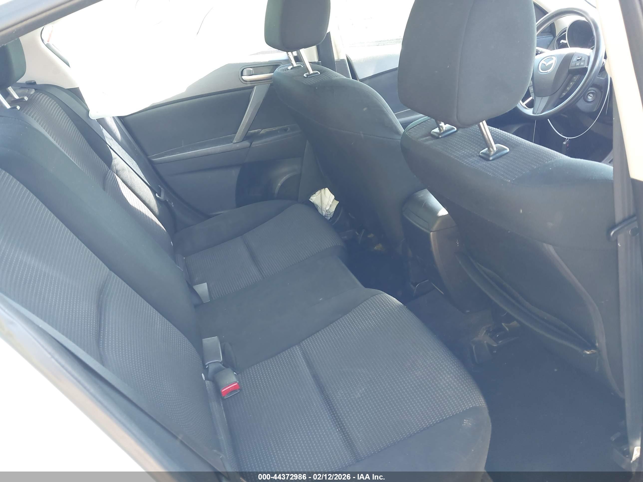 MAZDA MAZDA3 image 8