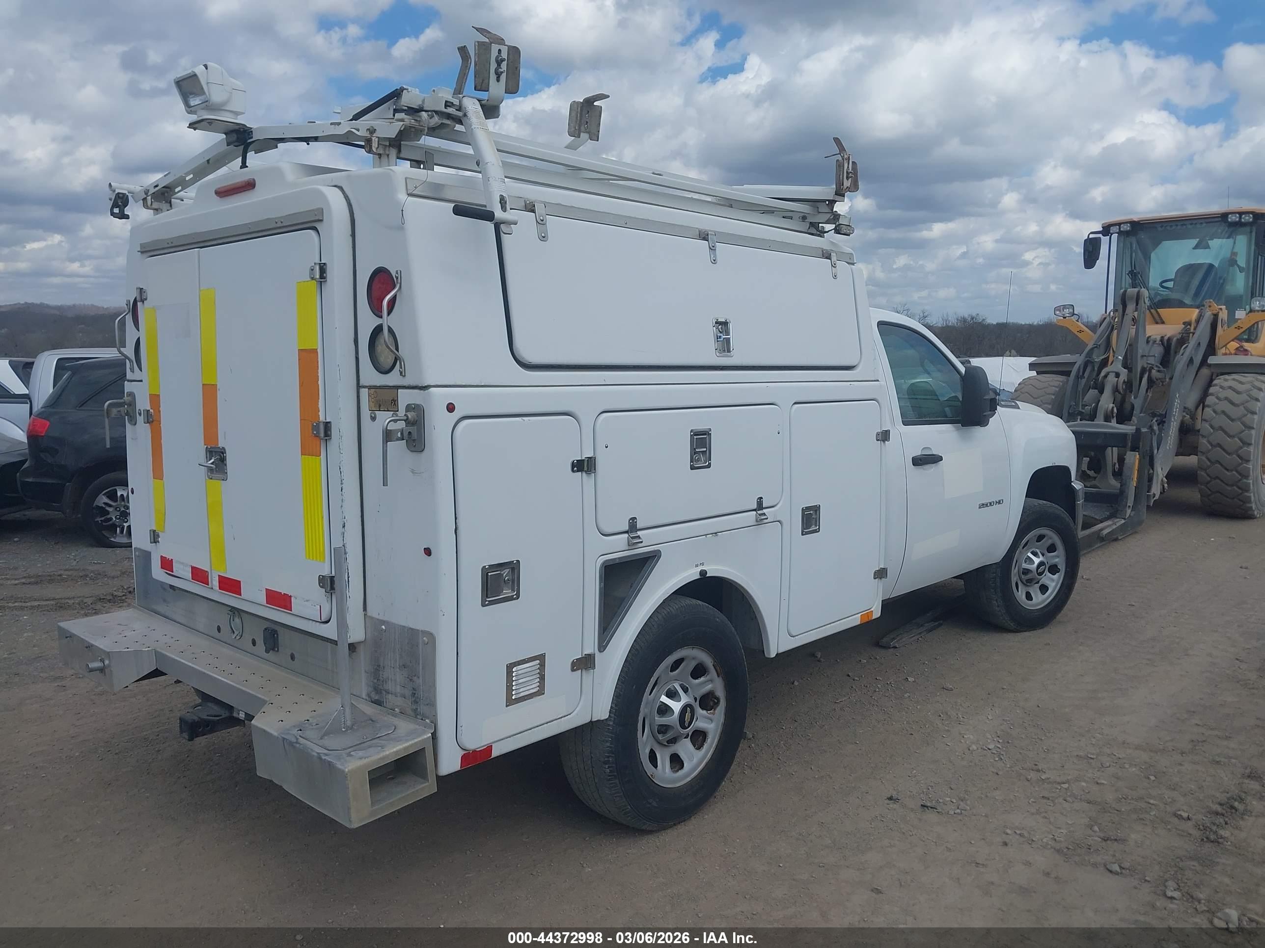 CHEVROLET SILVERADO image 4