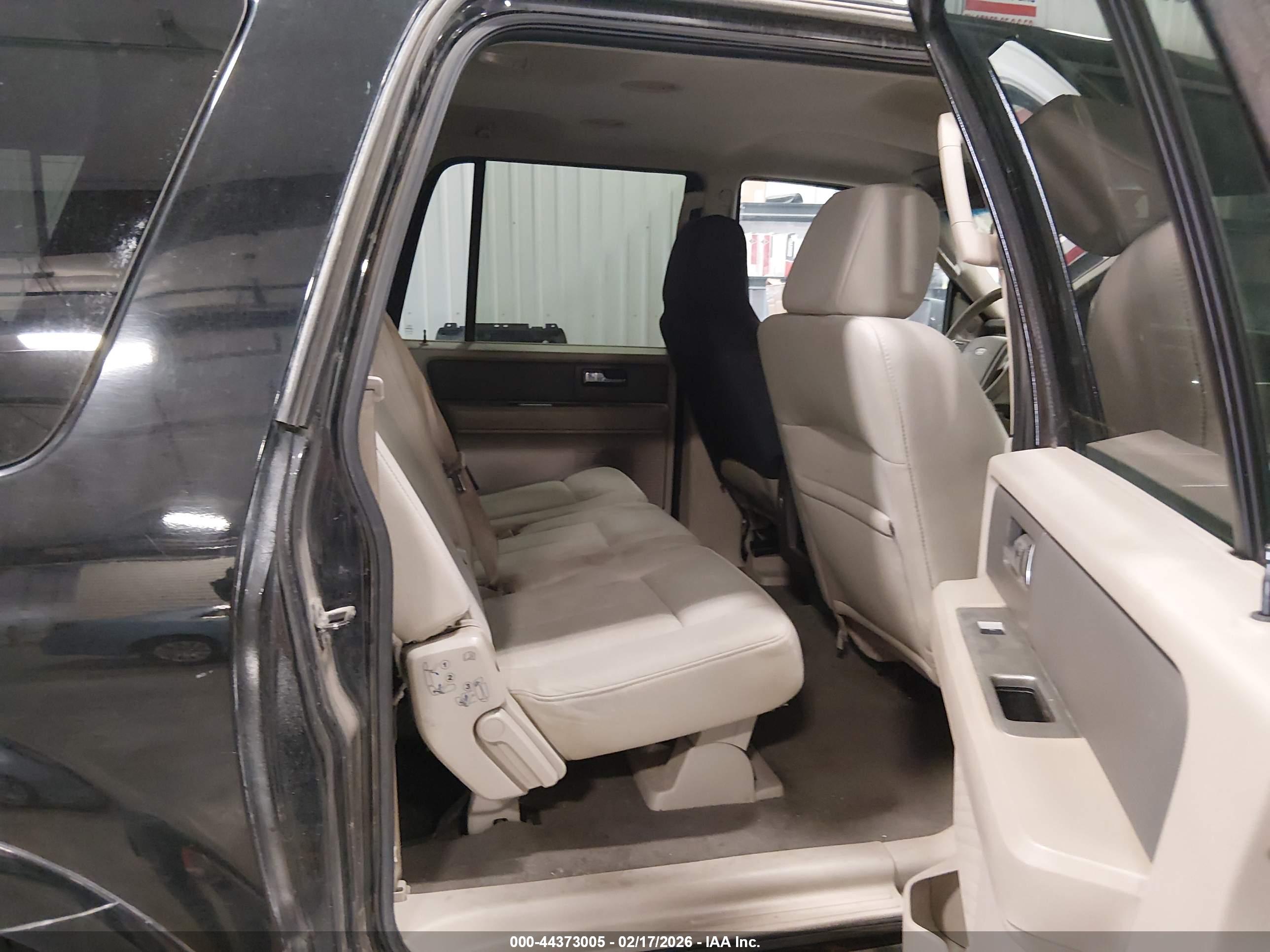 FORD EXPEDITION image 8