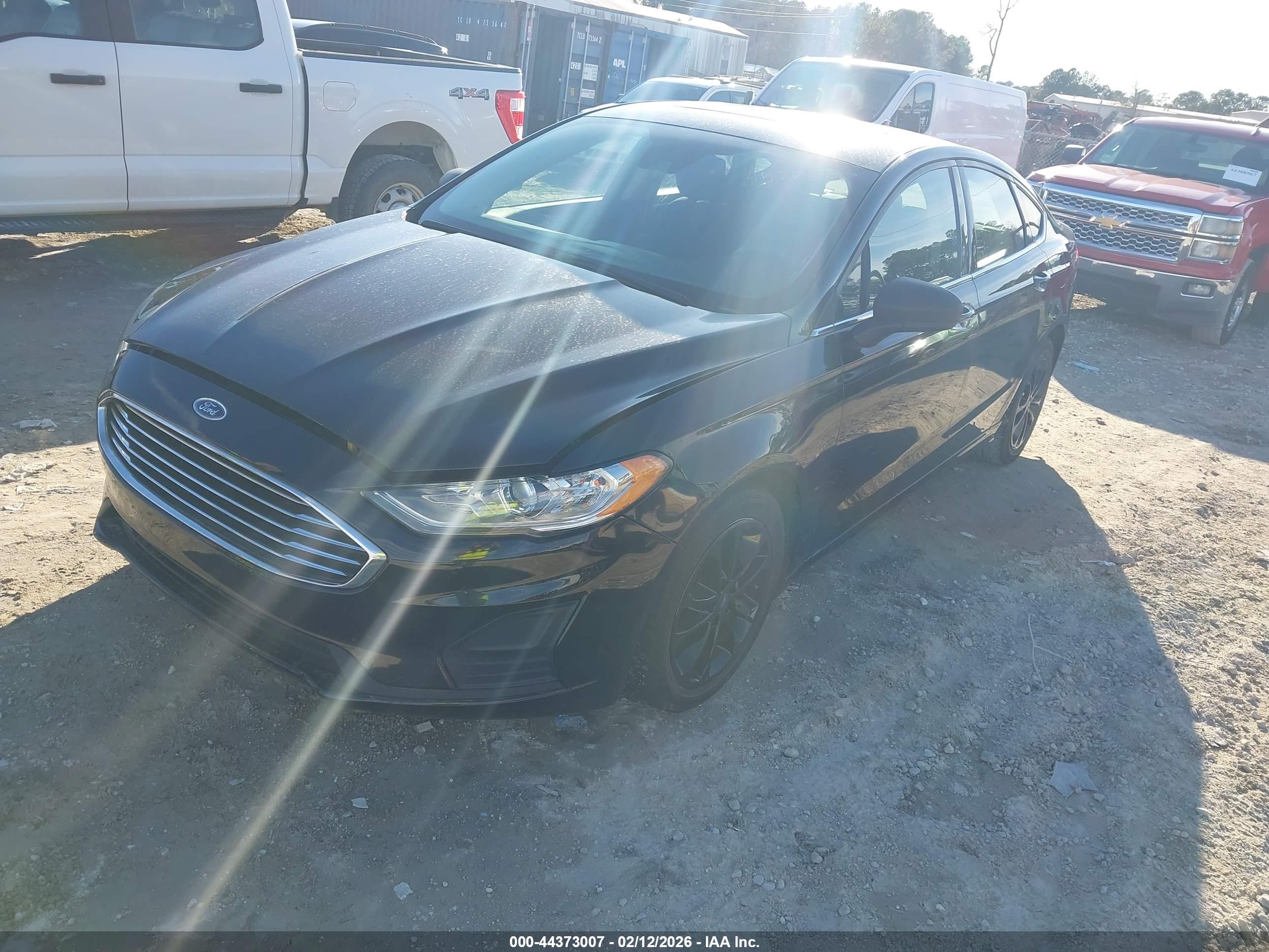 FORD FUSION image 2