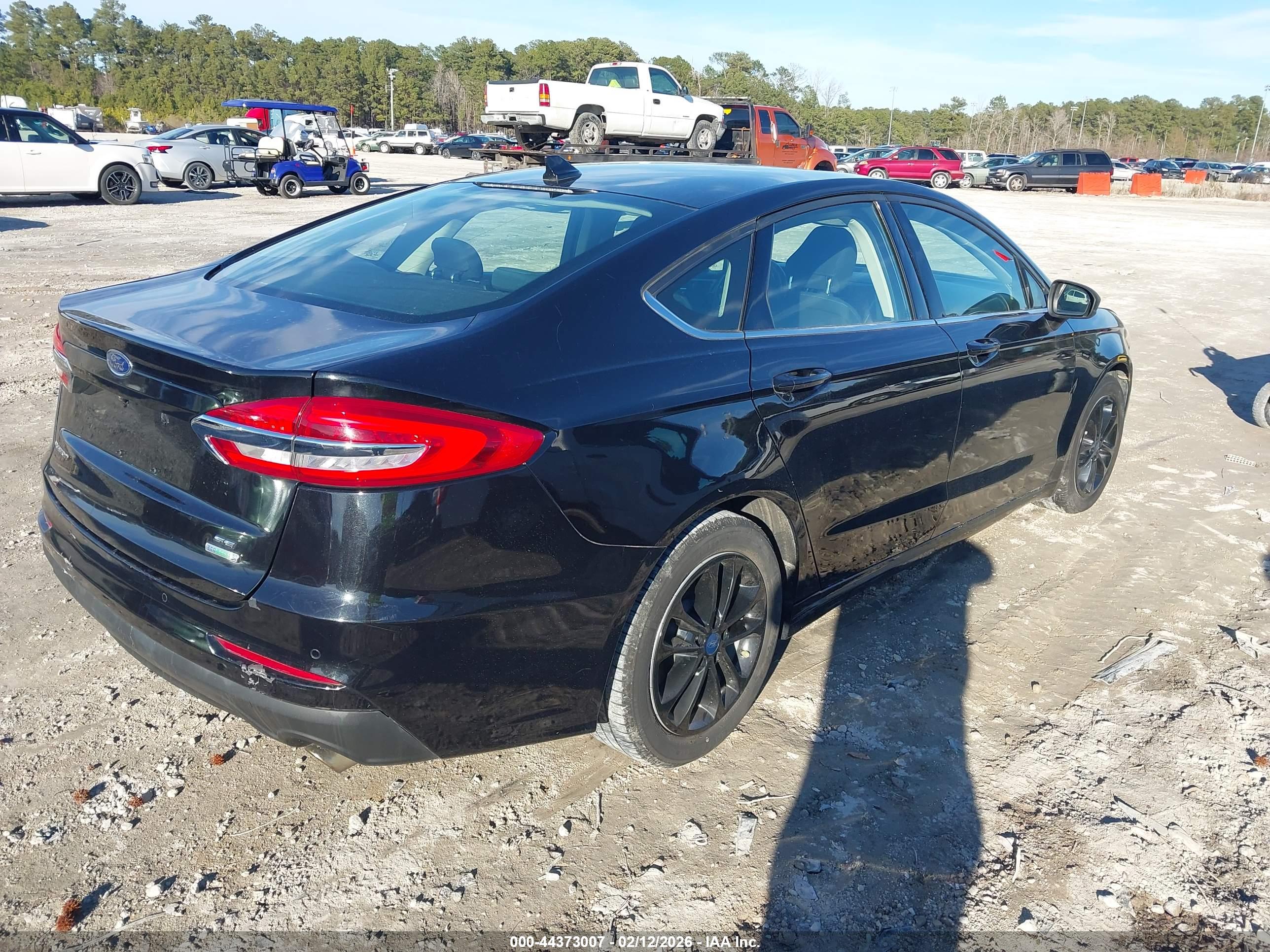 FORD FUSION image 4
