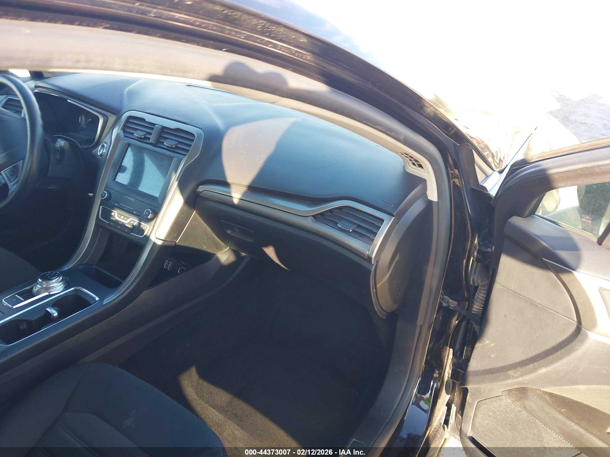 FORD FUSION image 5