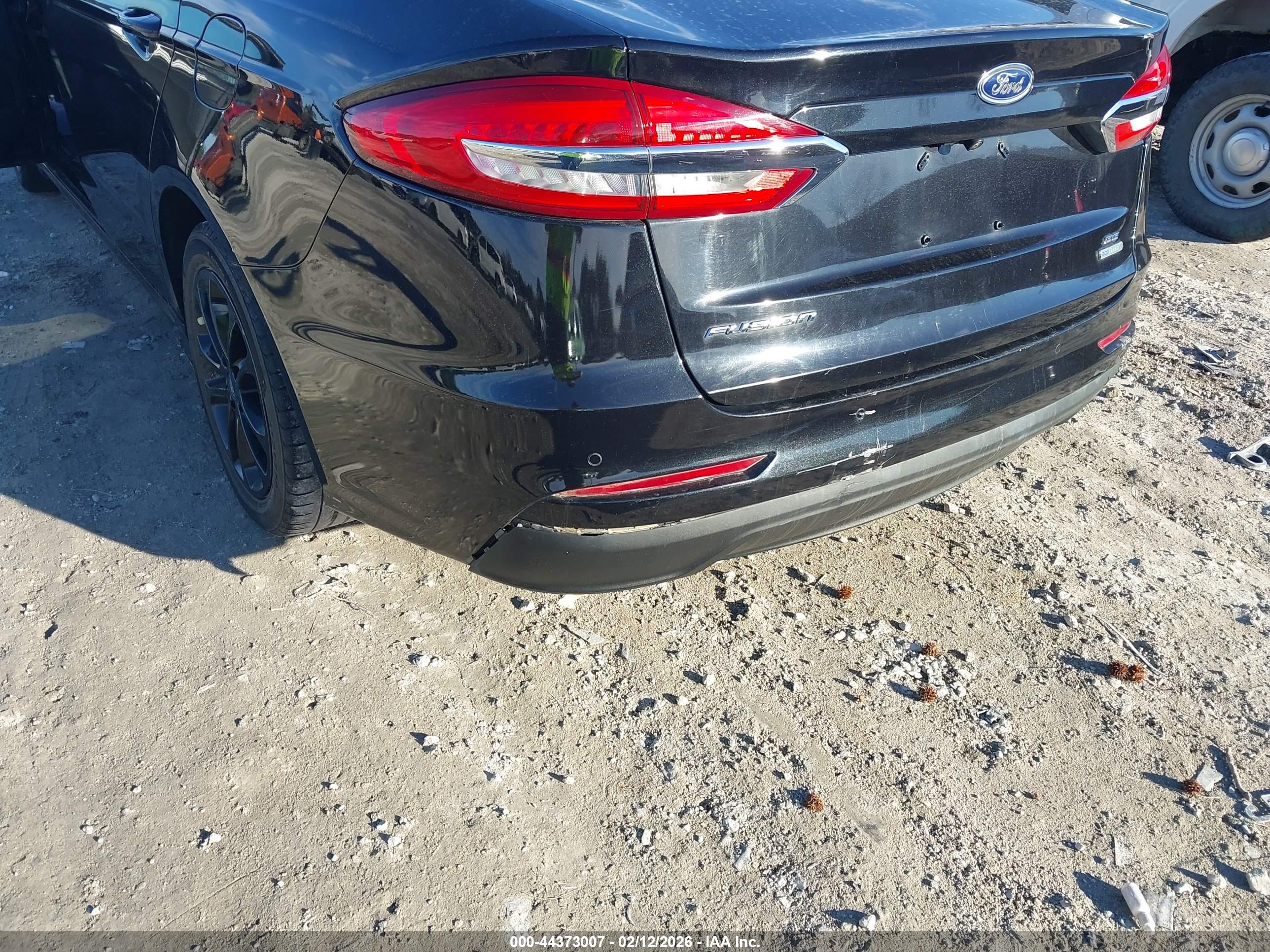 FORD FUSION image 6