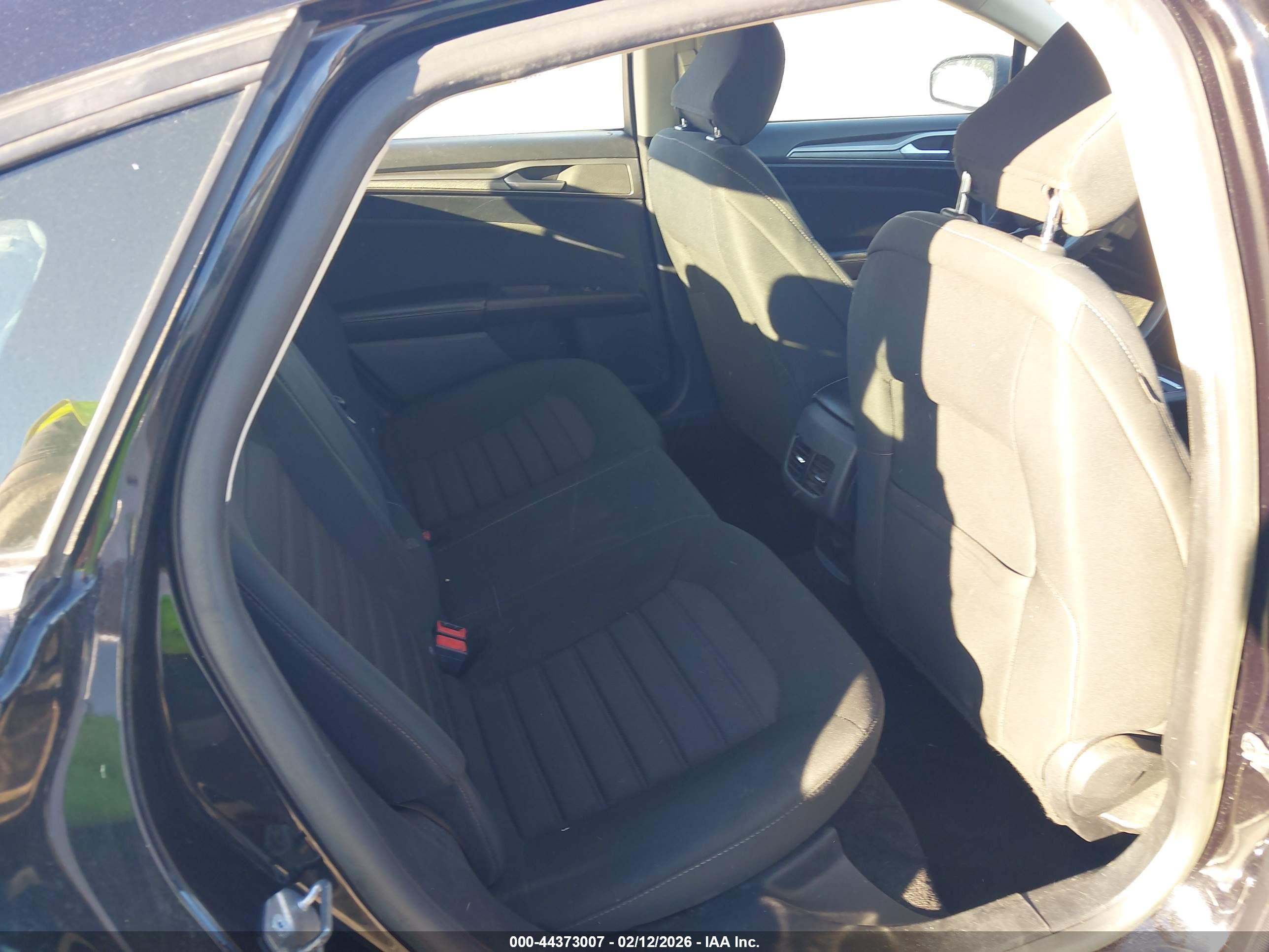 FORD FUSION image 8