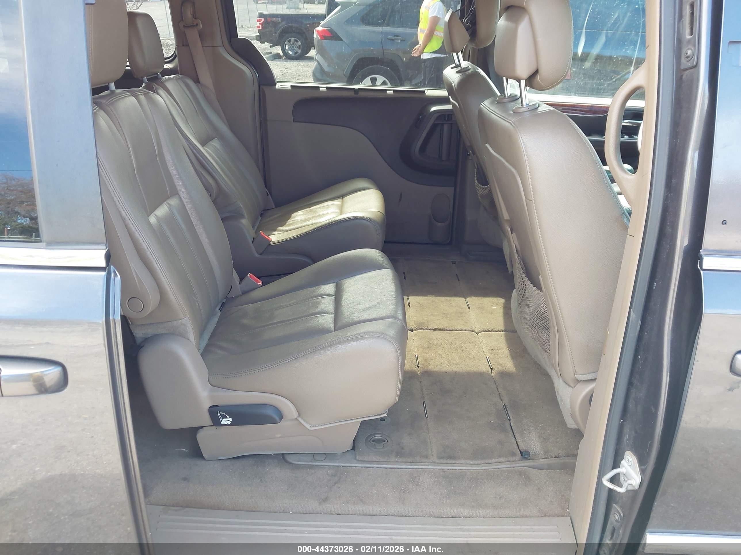 CHRYSLER TOWN image 8