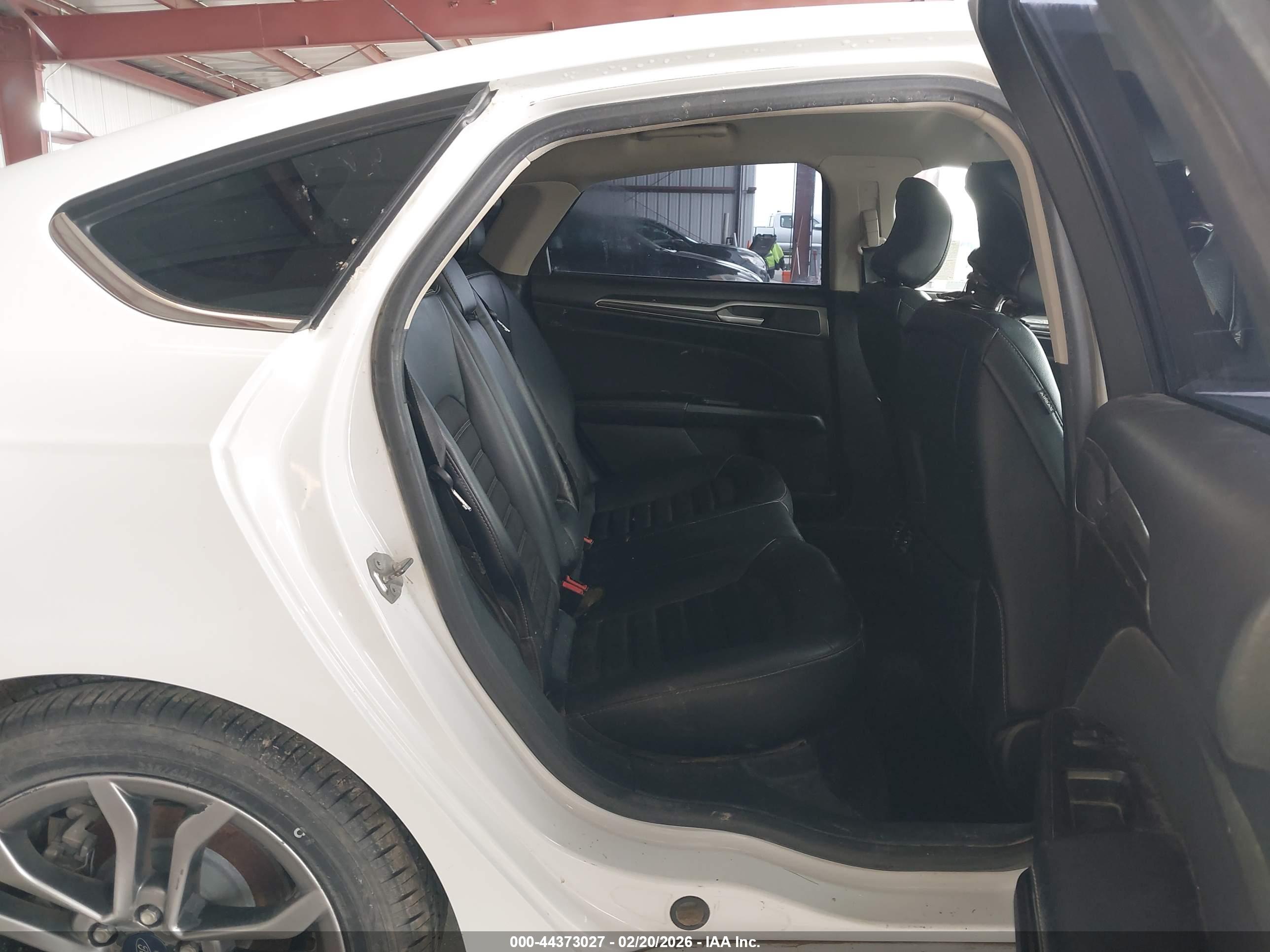 FORD FUSION image 8
