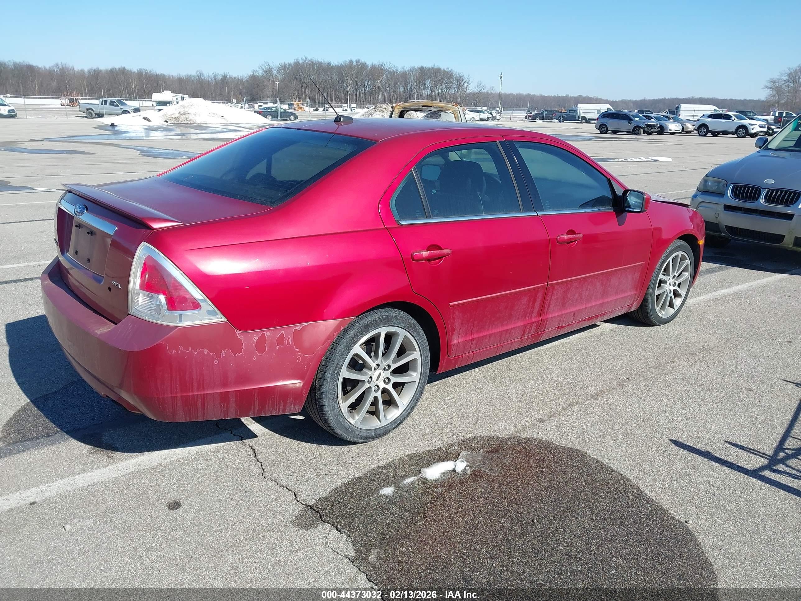 FORD FUSION image 4