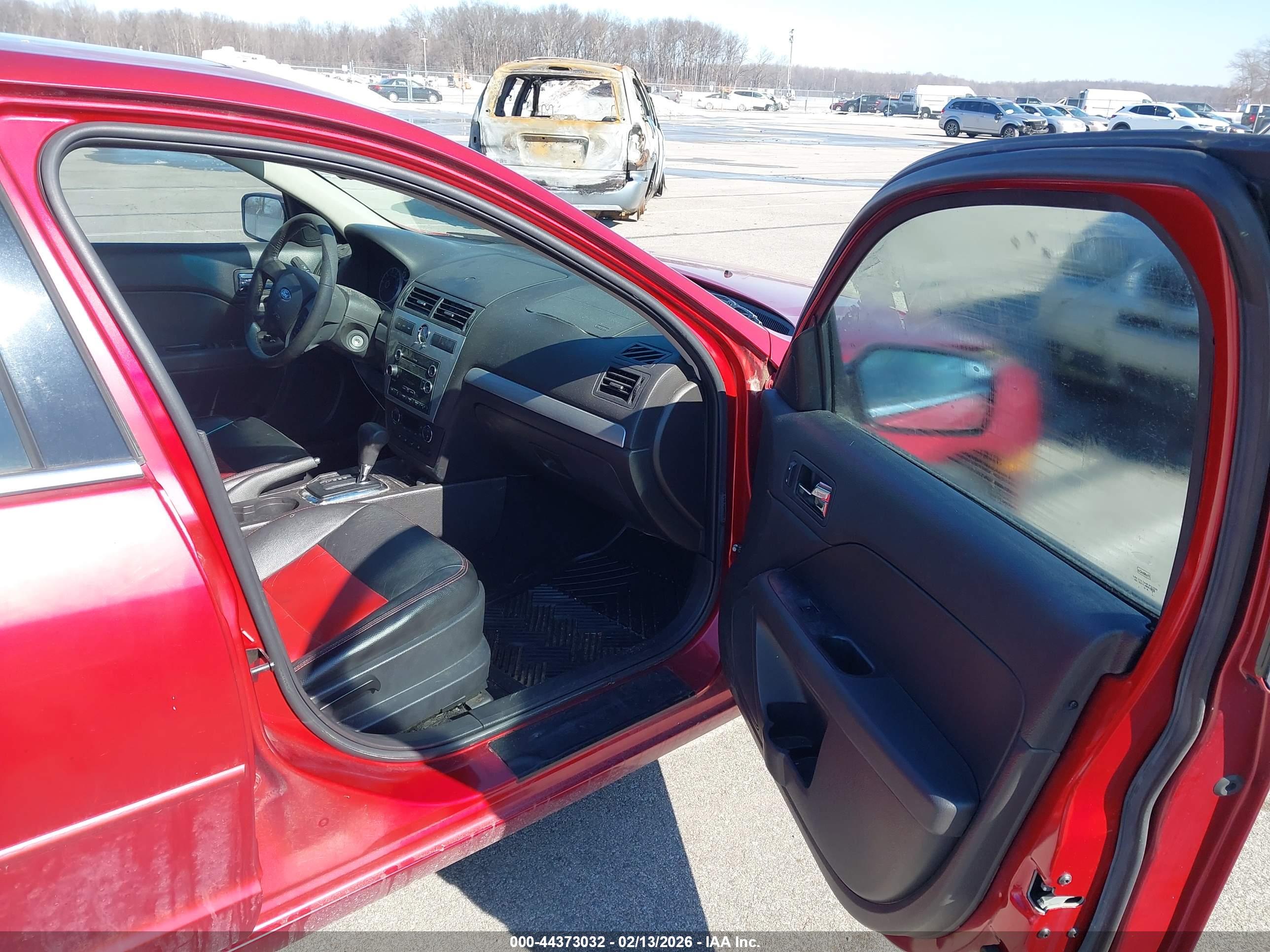 FORD FUSION image 5