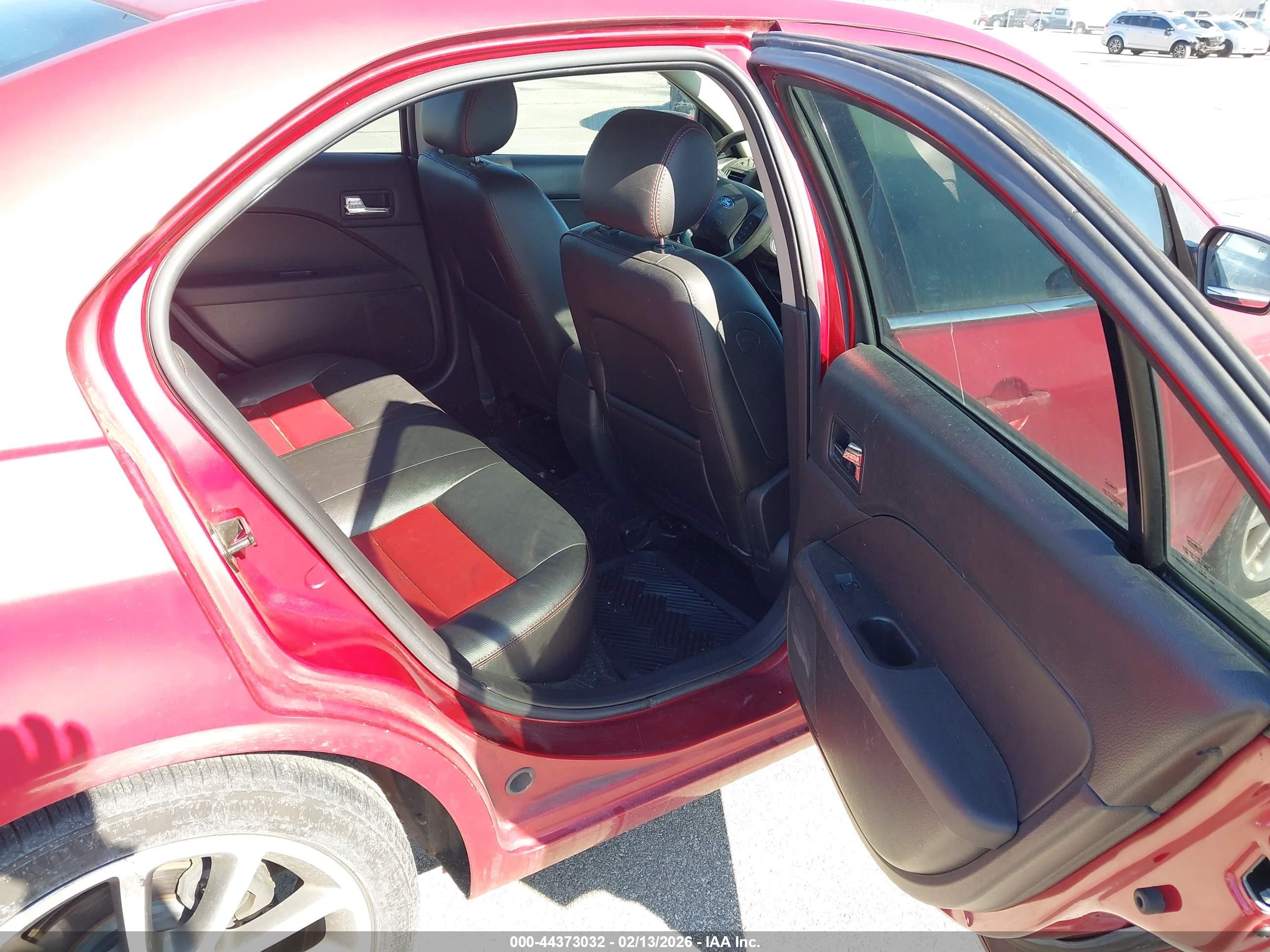 FORD FUSION image 8