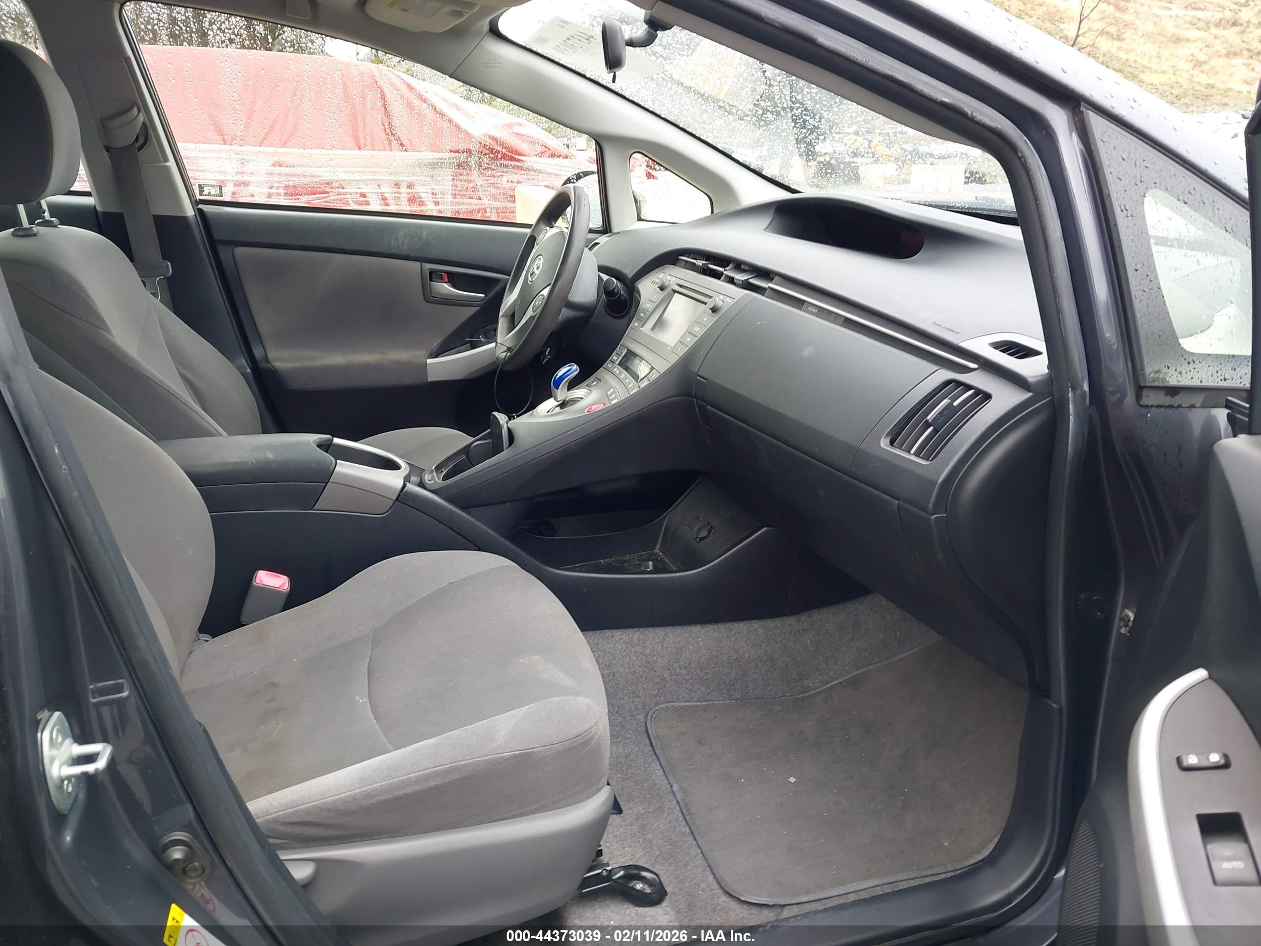 TOYOTA PRIUS image 5
