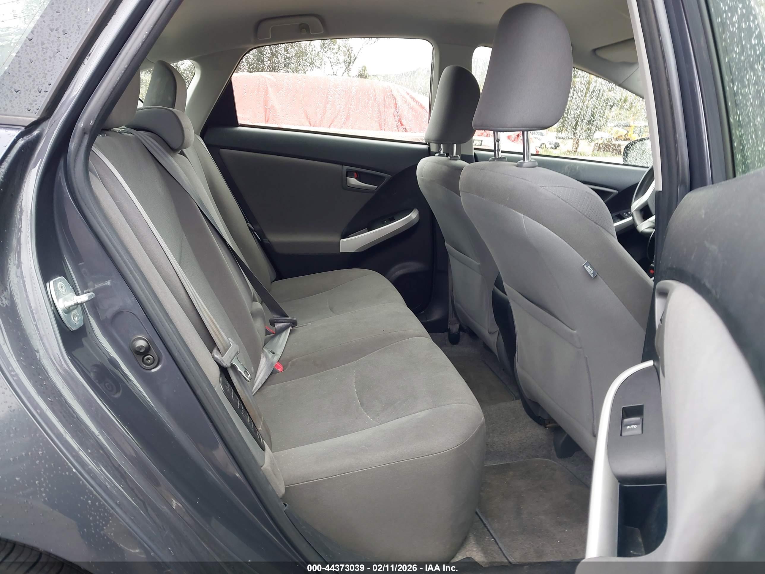TOYOTA PRIUS image 8
