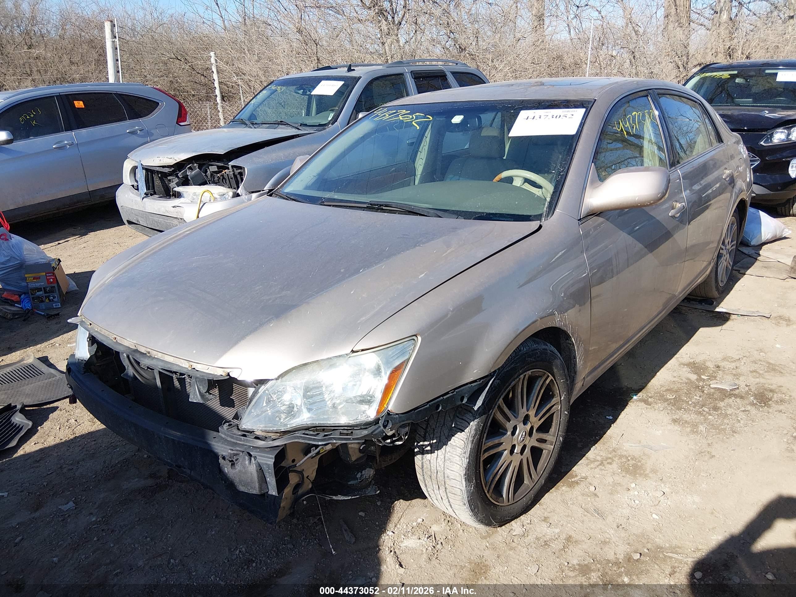 TOYOTA AVALON image 2