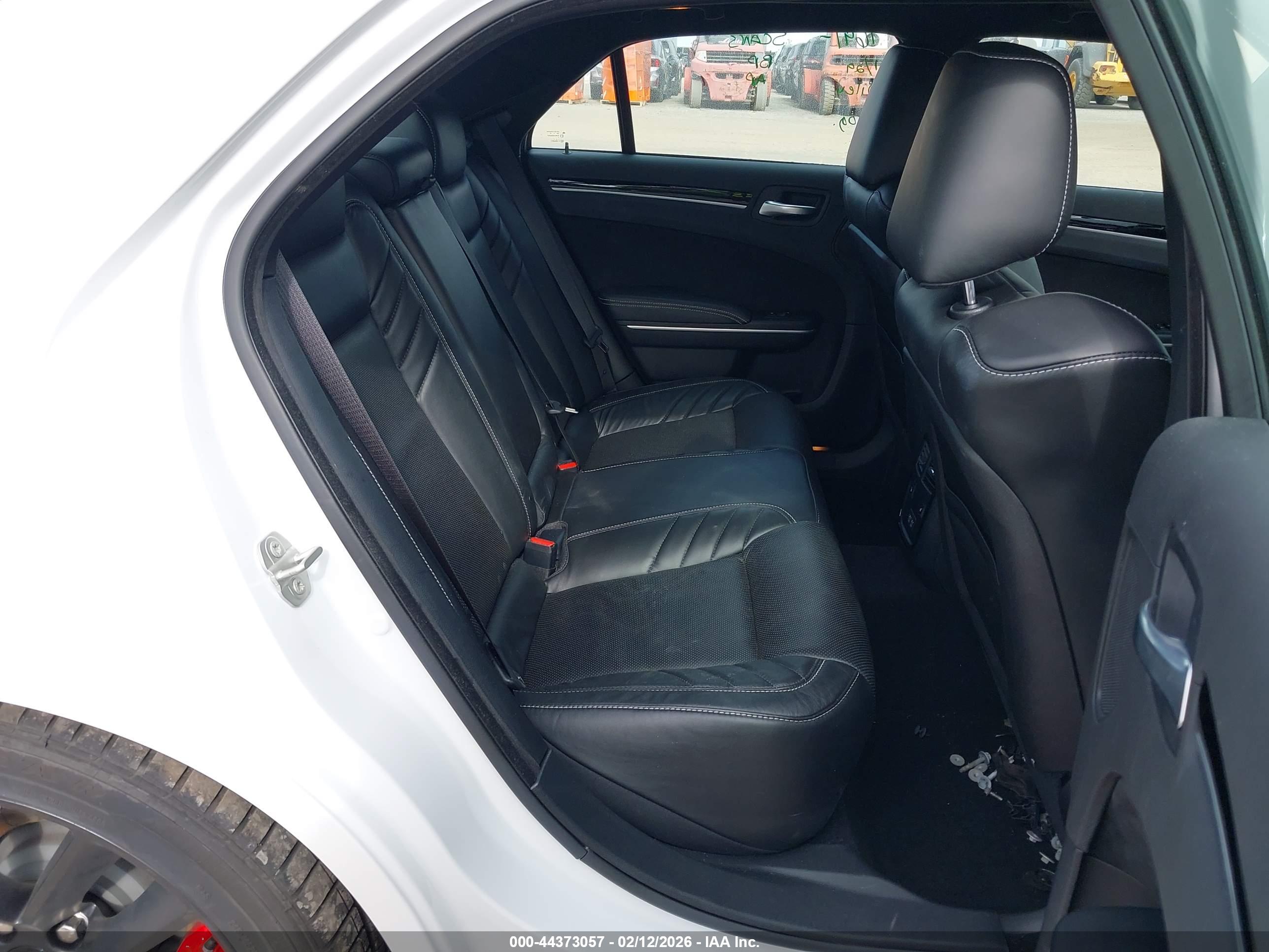 CHRYSLER 300 image 8
