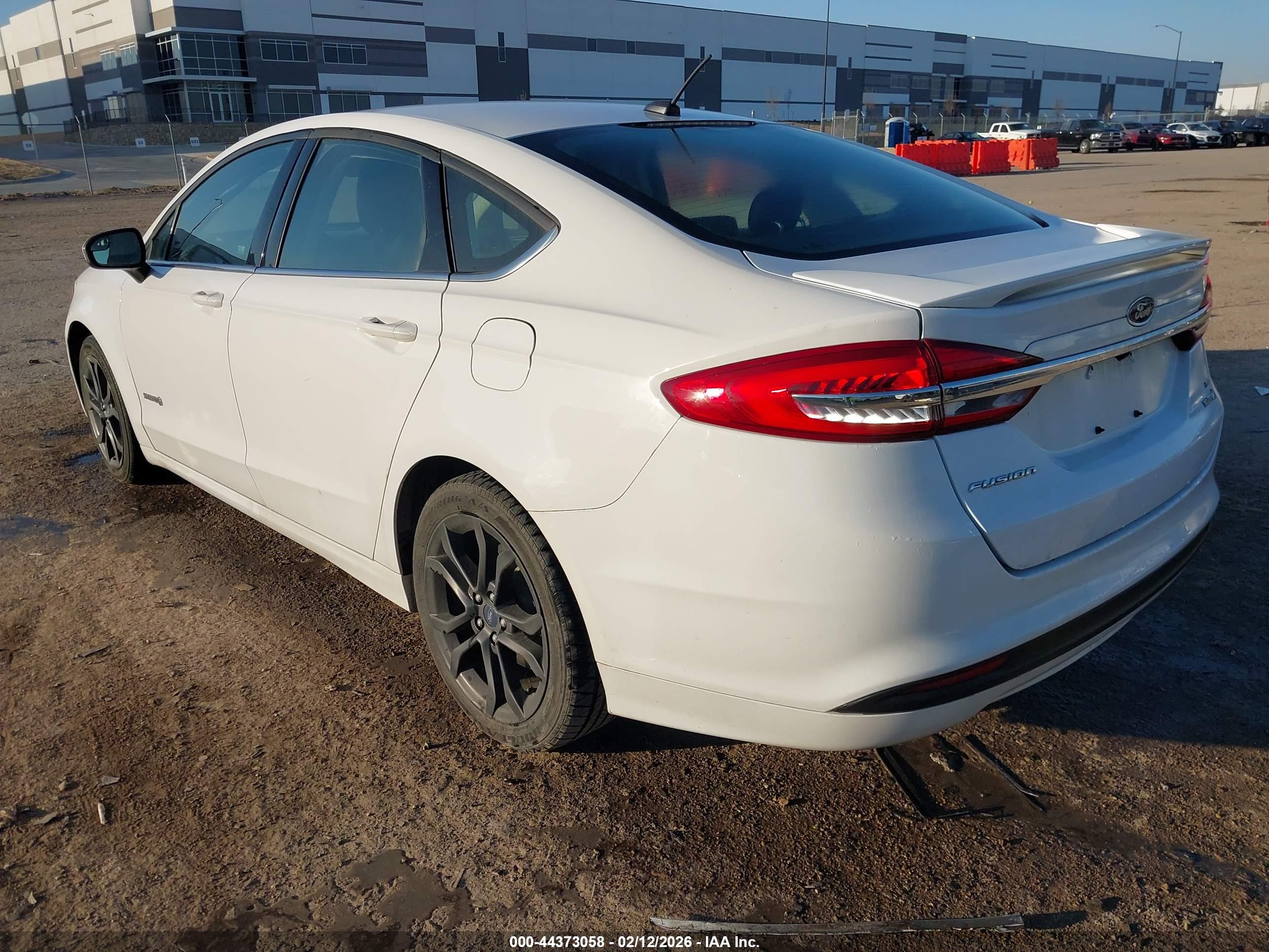 FORD FUSION image 3