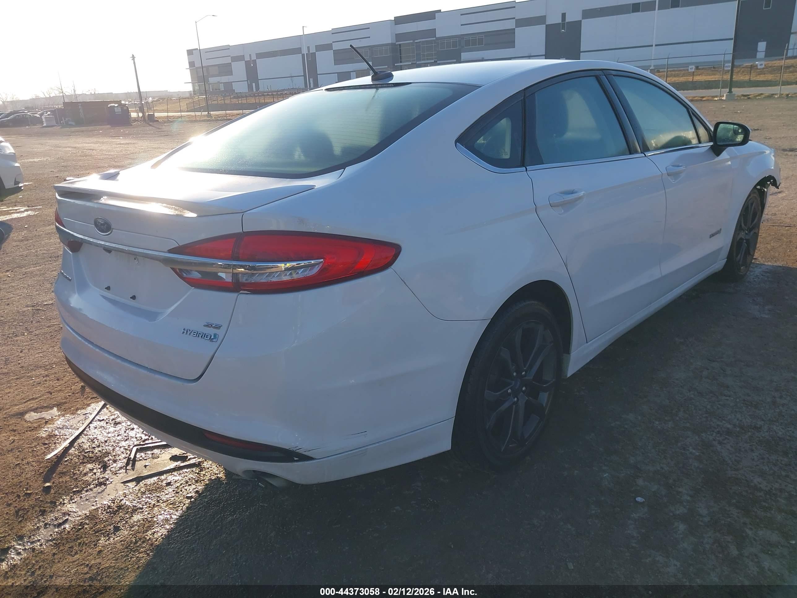 FORD FUSION image 4