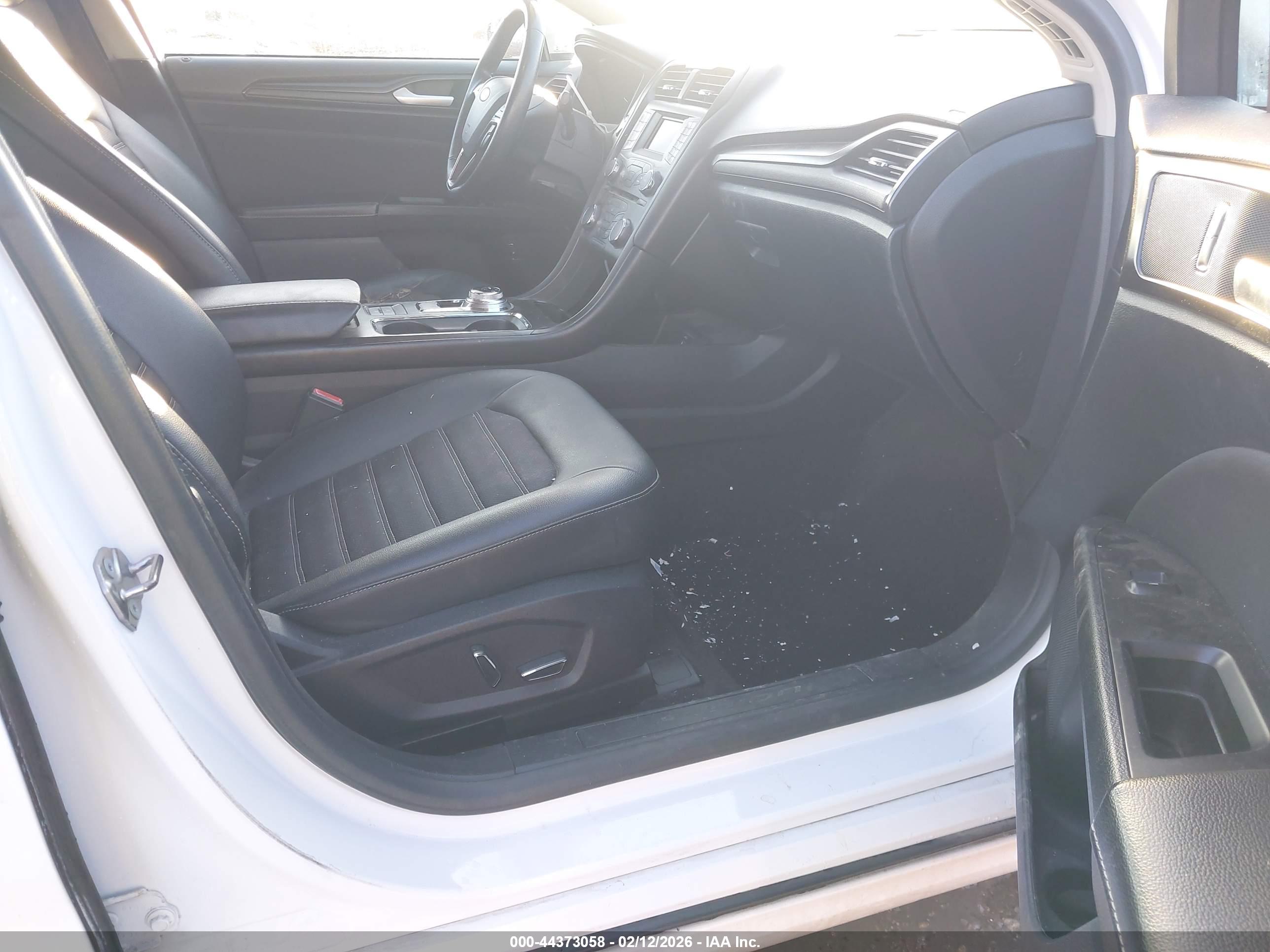 FORD FUSION image 5