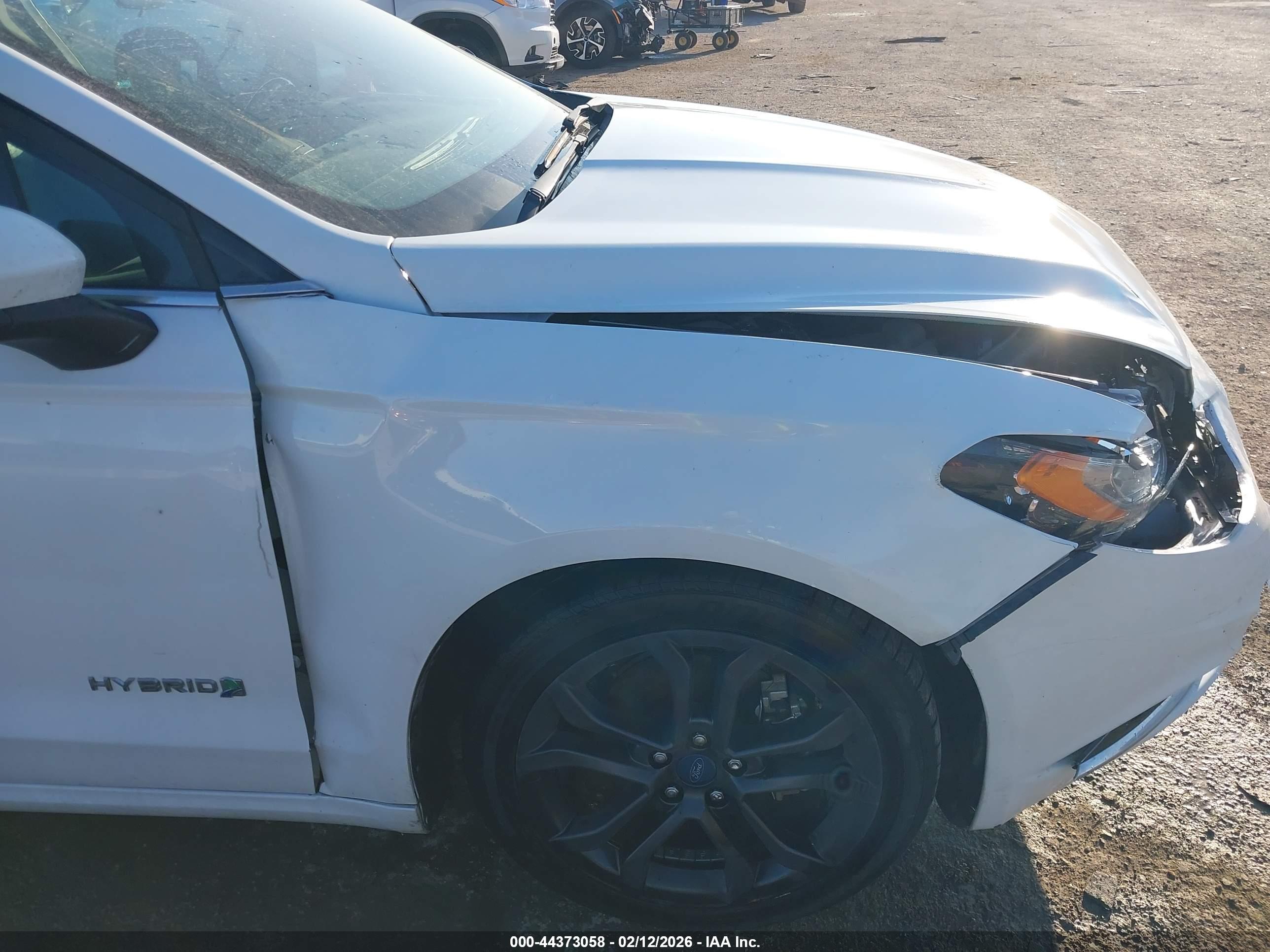 FORD FUSION image 6