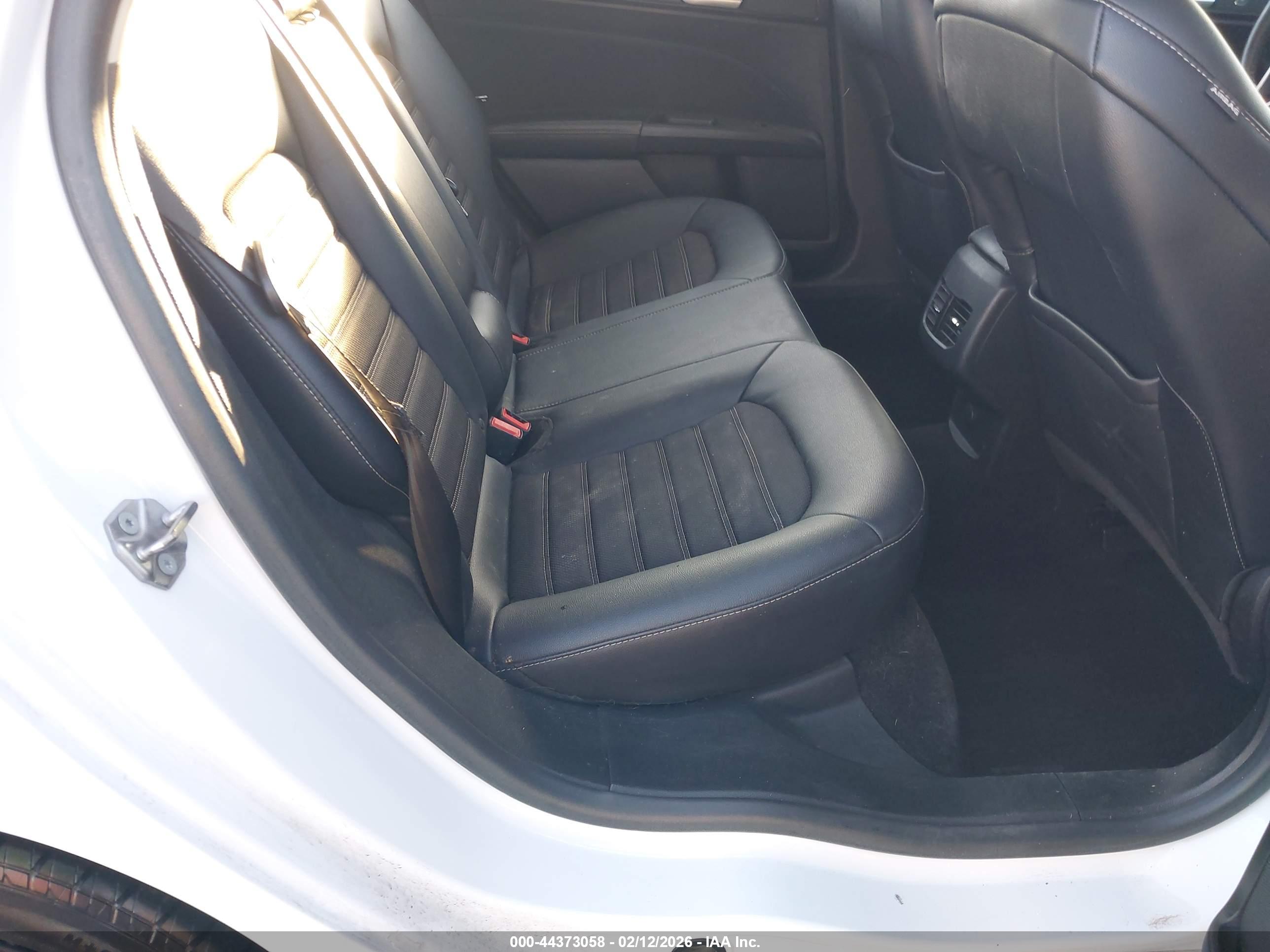 FORD FUSION image 8
