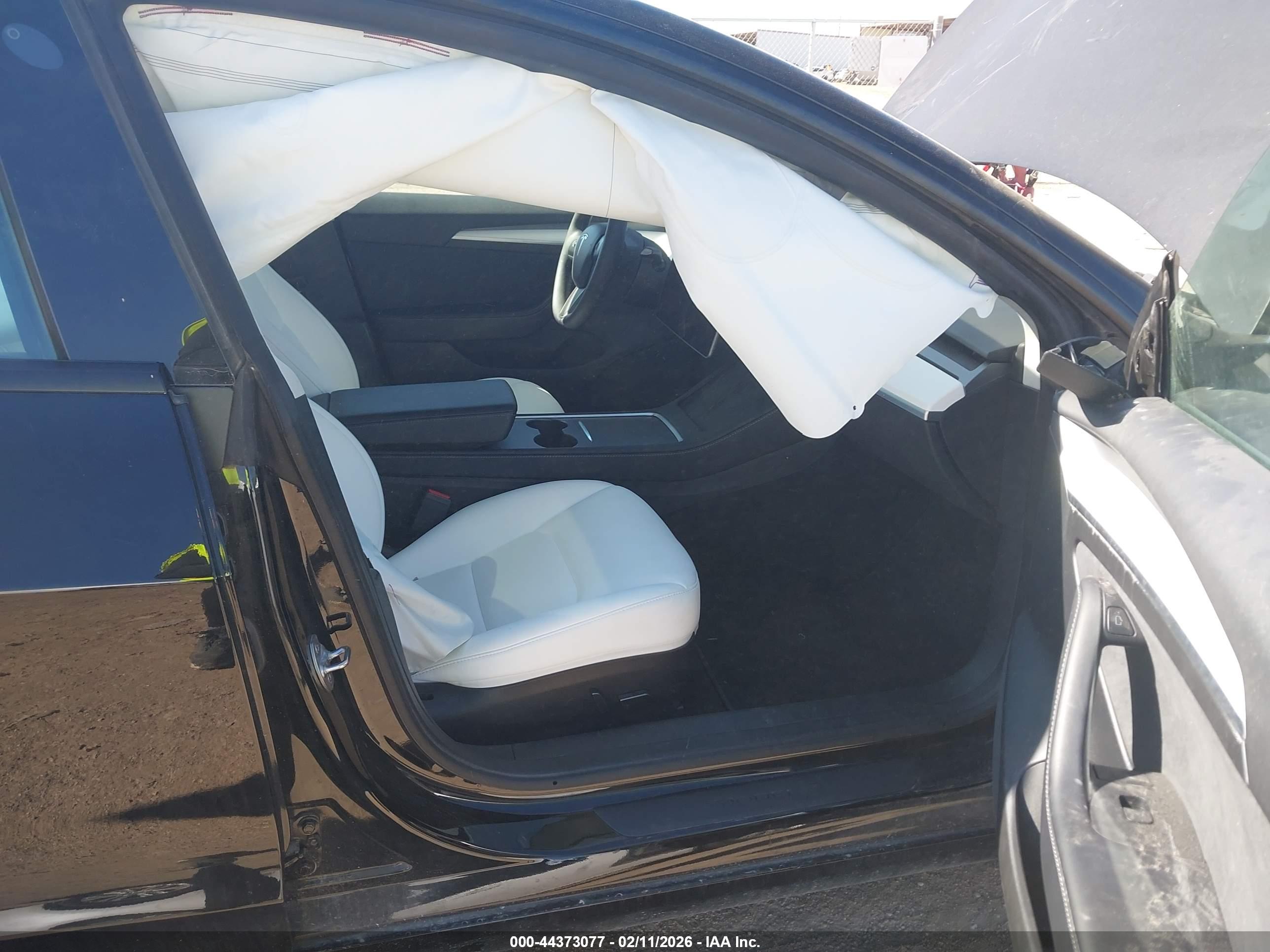 TESLA MODEL image 5