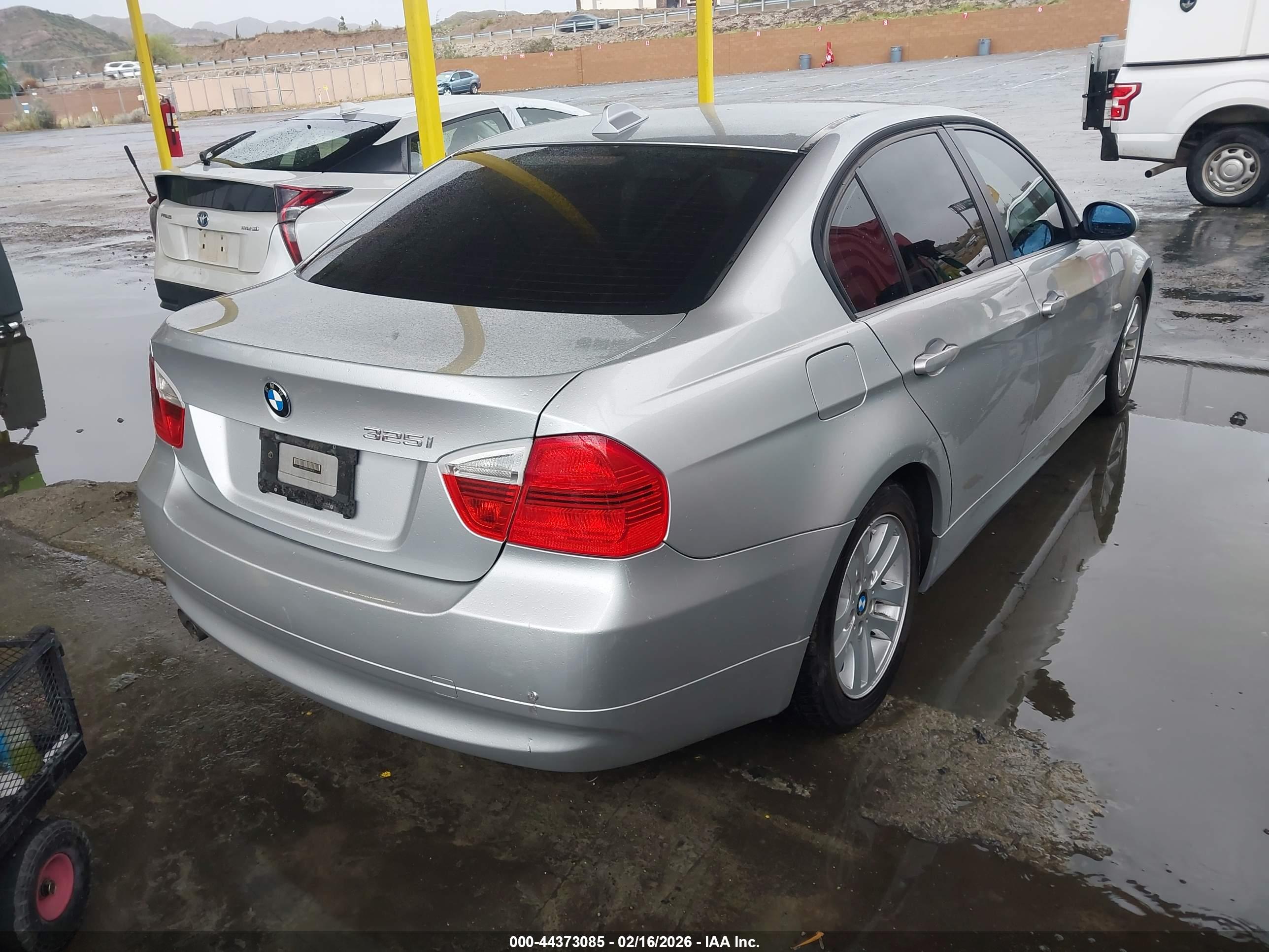 BMW 325I image 4