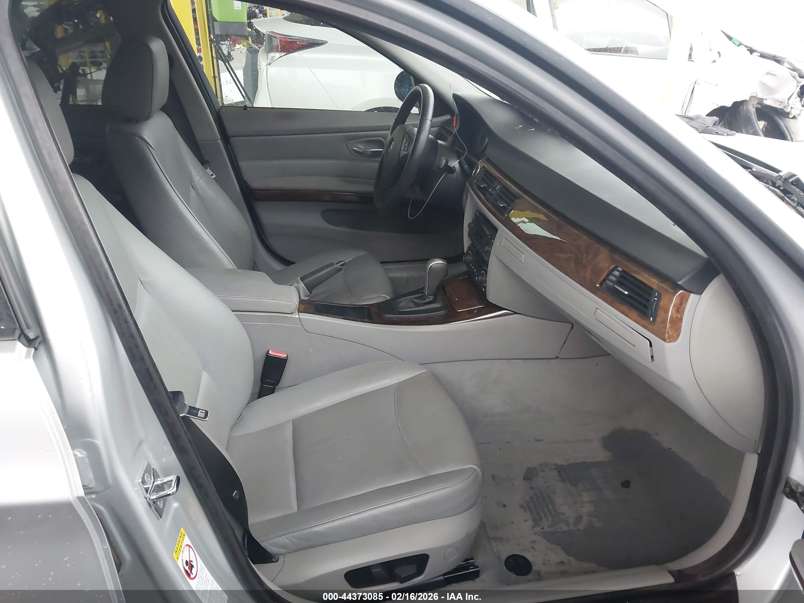 BMW 325I image 5